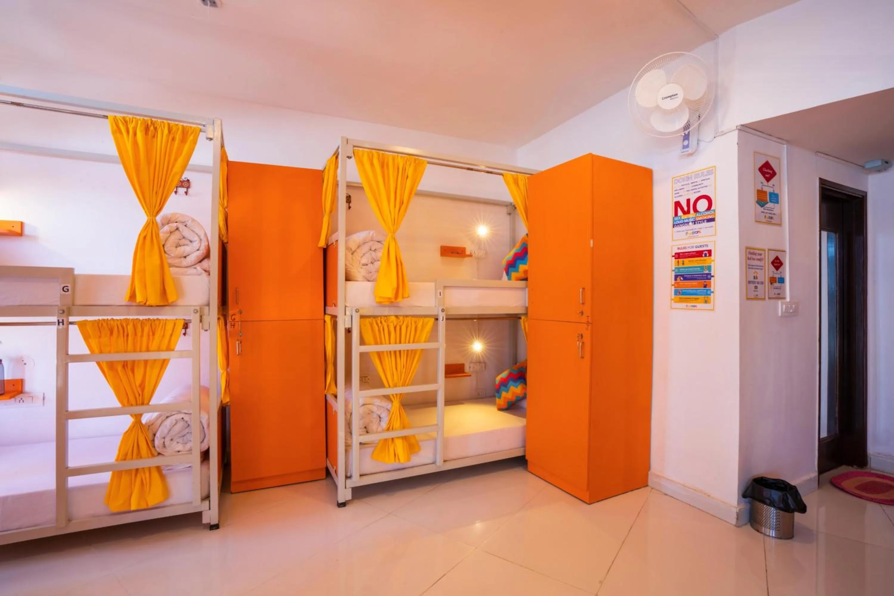 Bed in goSTOPS Mussoorie, Picture Palace