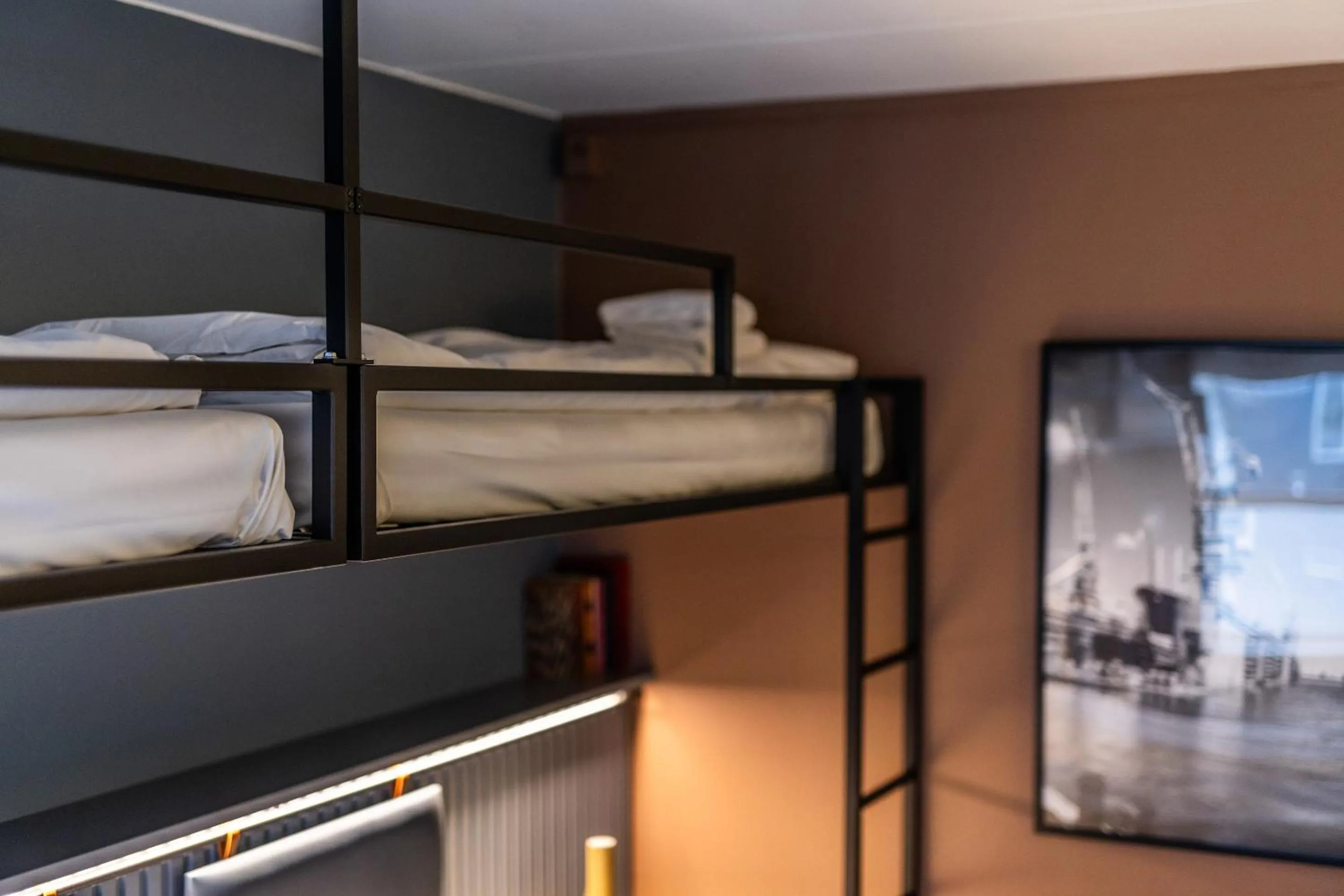 bunk bed, Bed in Pier 5 Hotel