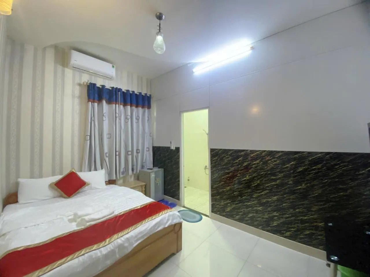 furniture, Bed in Lucky hotel