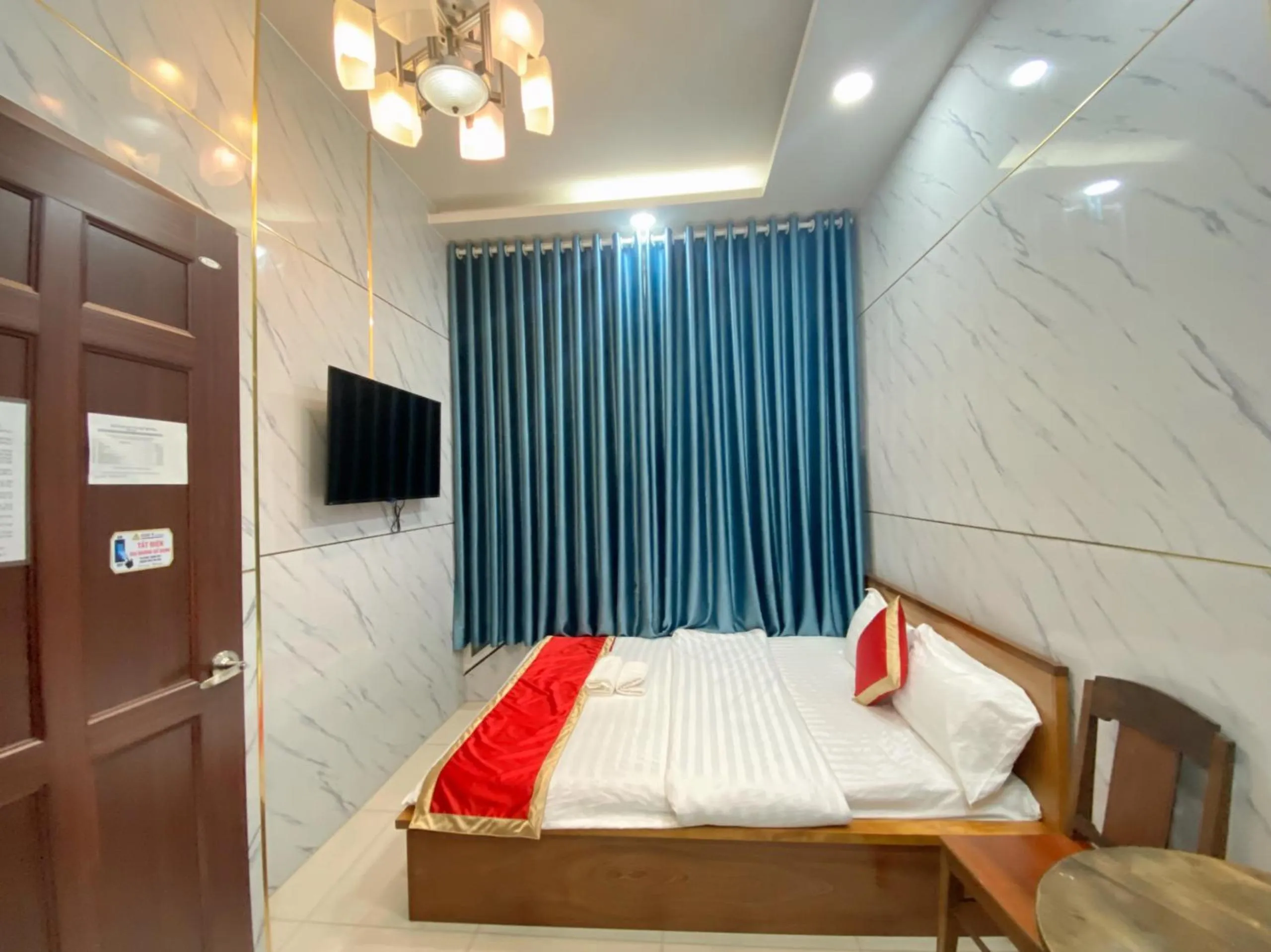 hair dresser, Bed in Lucky hotel