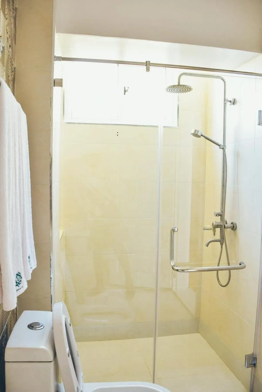 Shower in The Warwick Hotel, Nanyuki Kenya