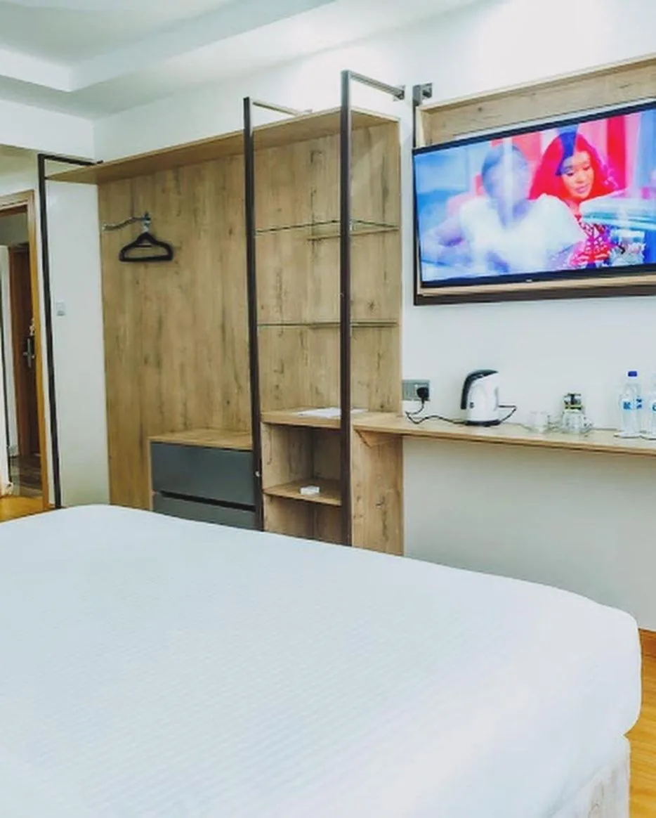 TV and multimedia, Bed in The Warwick Hotel, Nanyuki Kenya