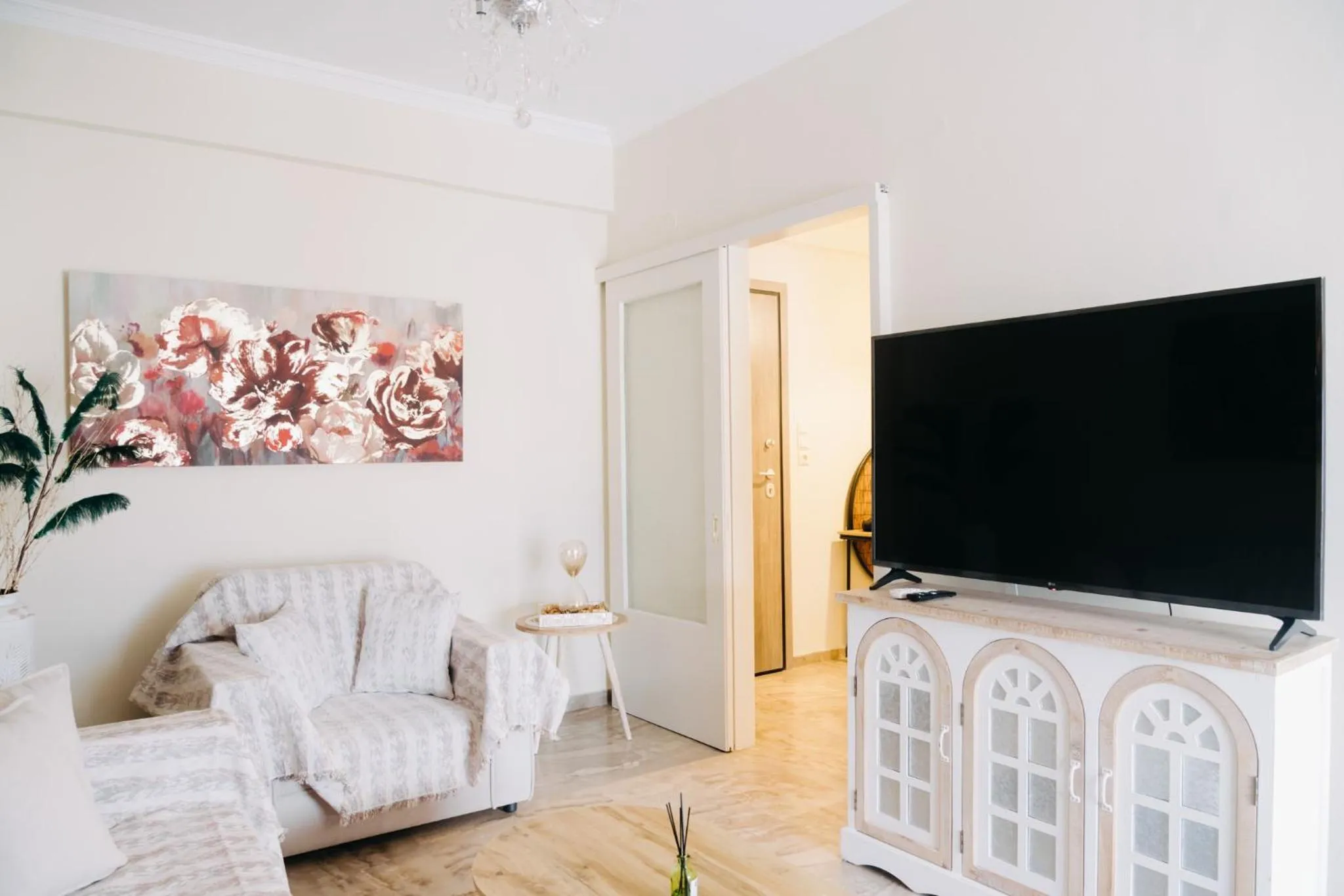 TV and multimedia in Best House Saint John, New Port of Patras