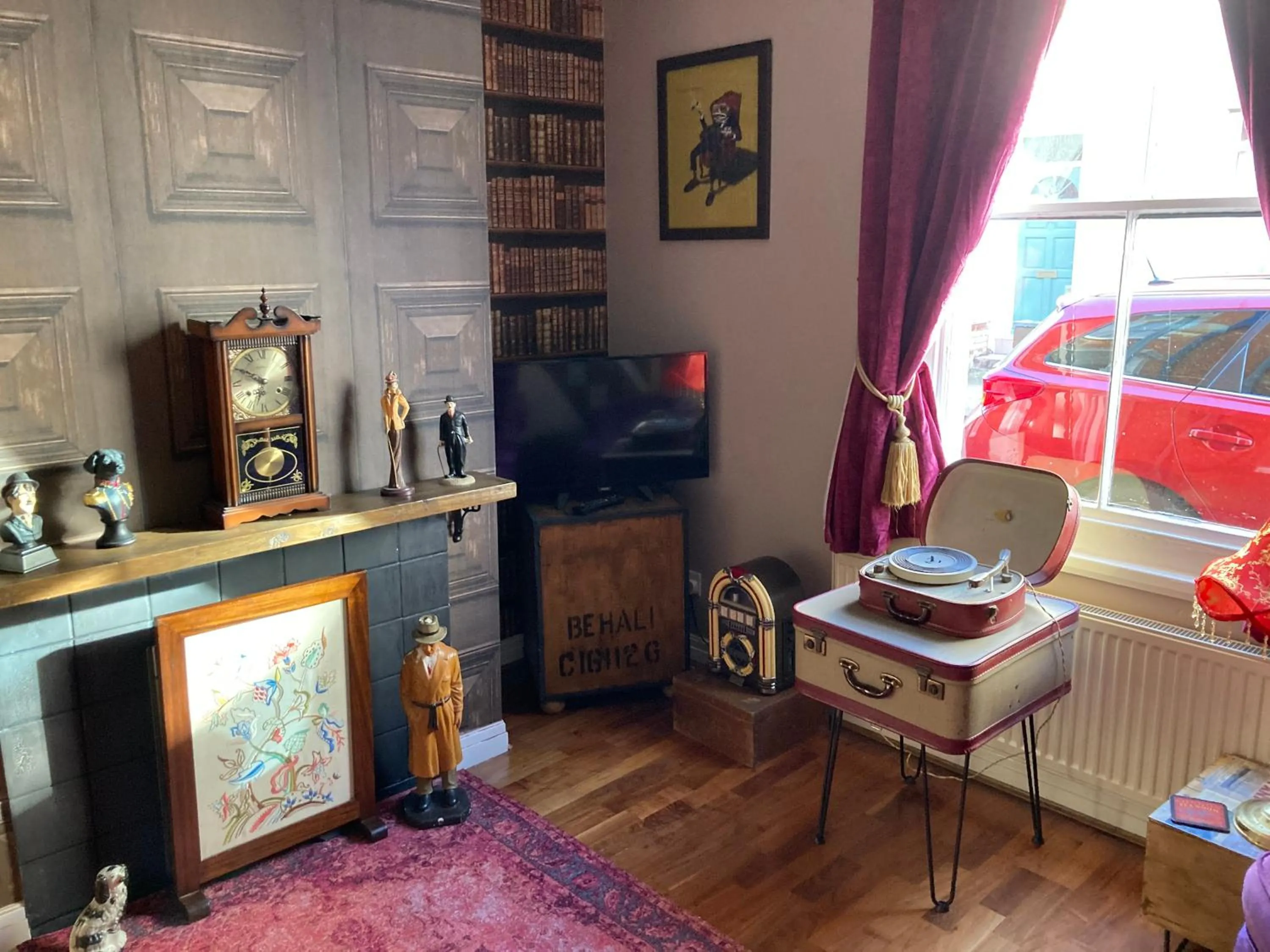 TV and multimedia in Bedford House Retreat