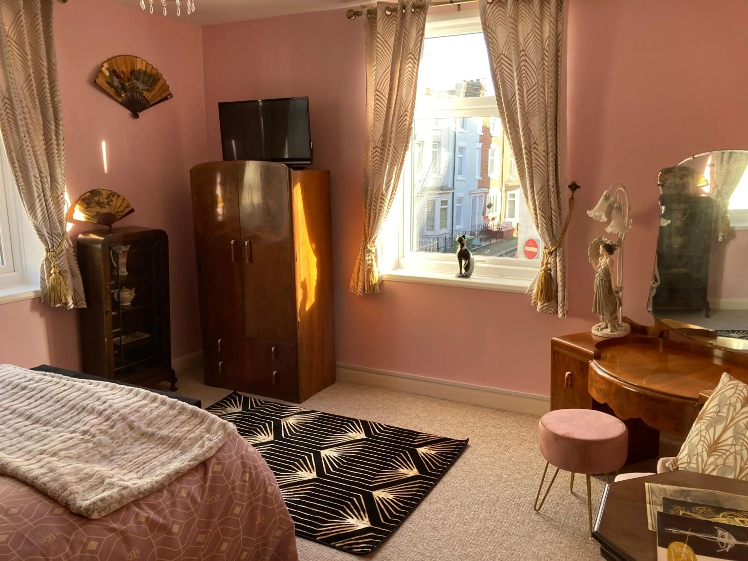 TV and multimedia, Bed in Bedford House Retreat