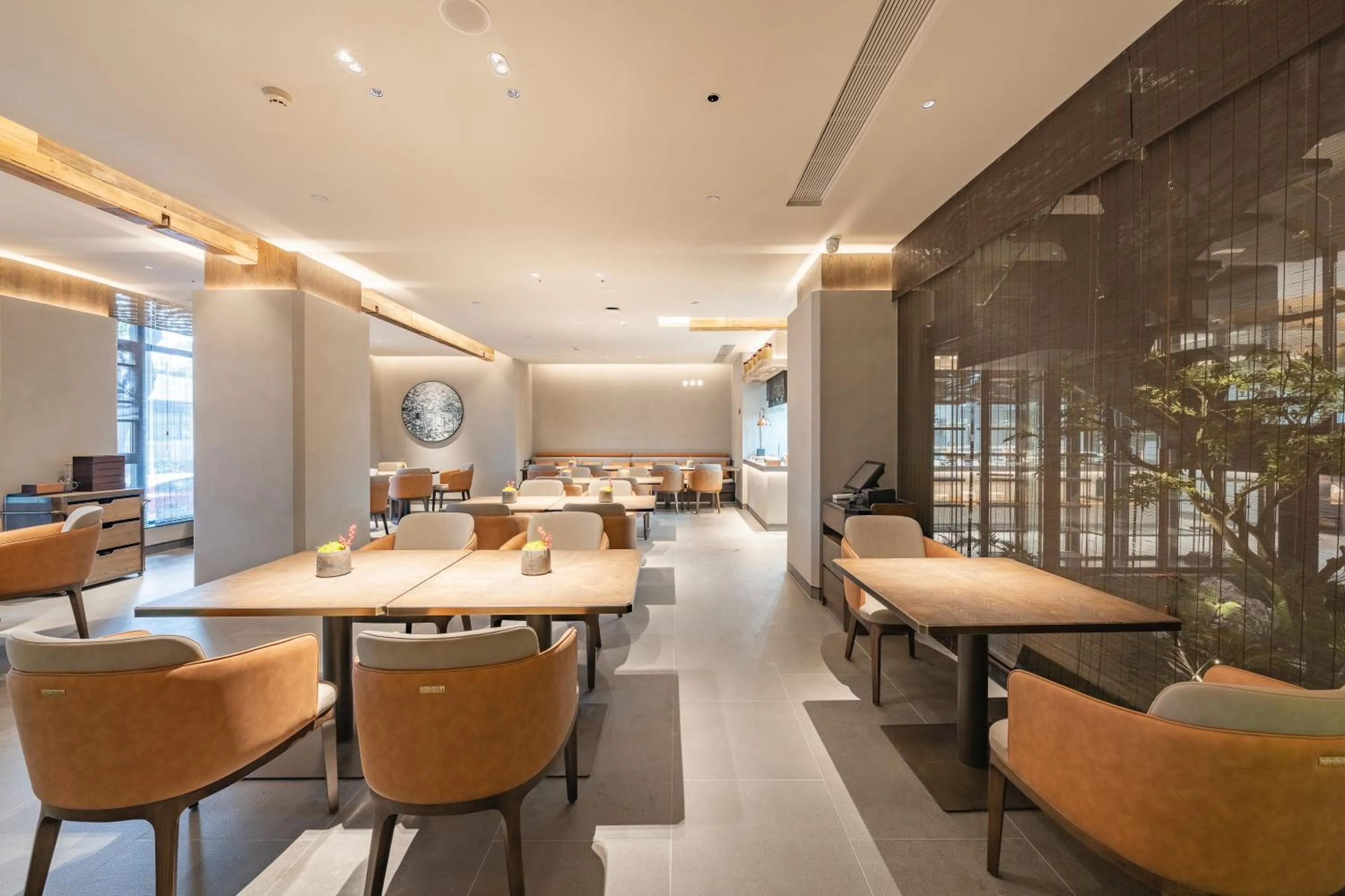 Restaurant/places to eat in Holiday Inn Express Shanghai Expo Centre by IHG