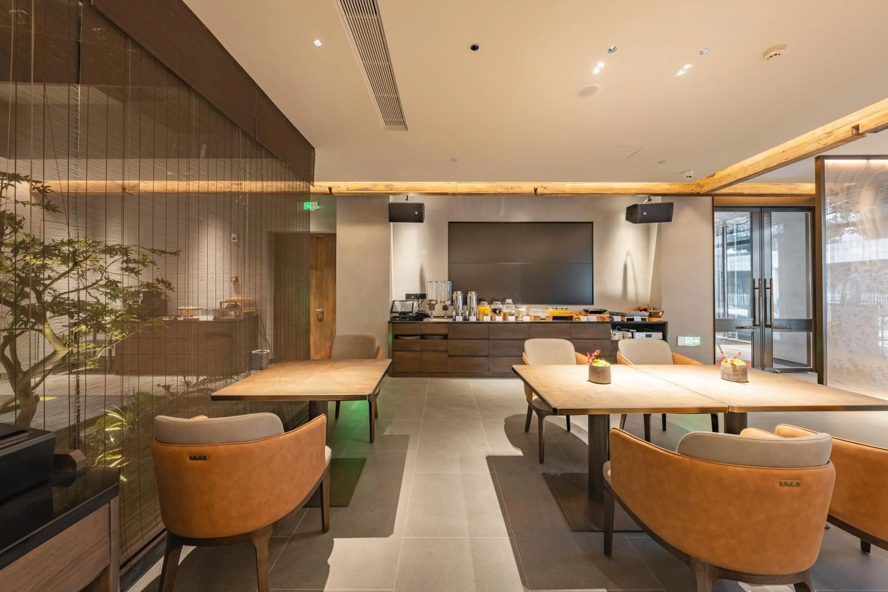 Restaurant/places to eat in Holiday Inn Express Shanghai Expo Centre by IHG