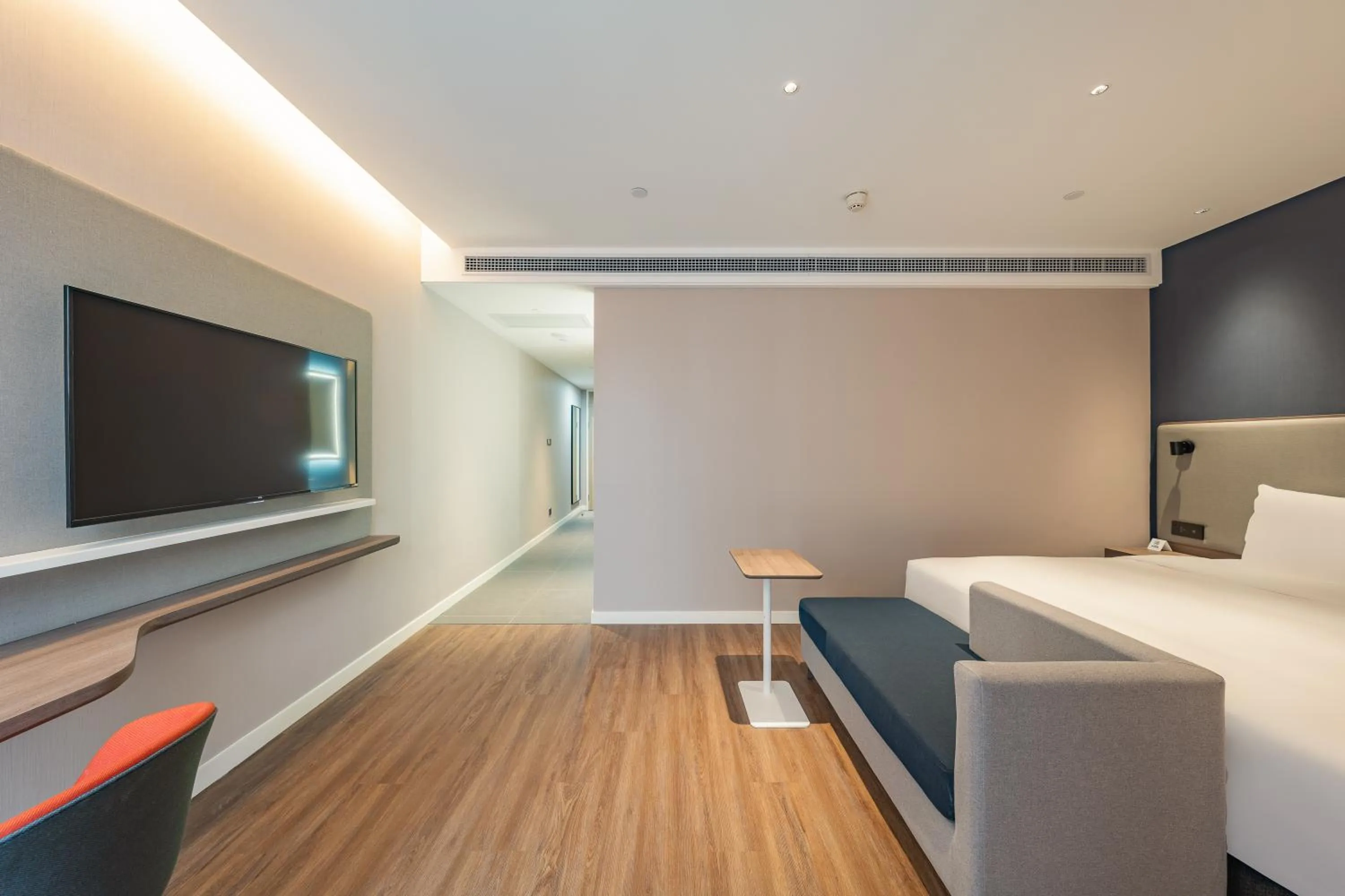 TV and multimedia in Holiday Inn Express Shanghai Expo Centre by IHG