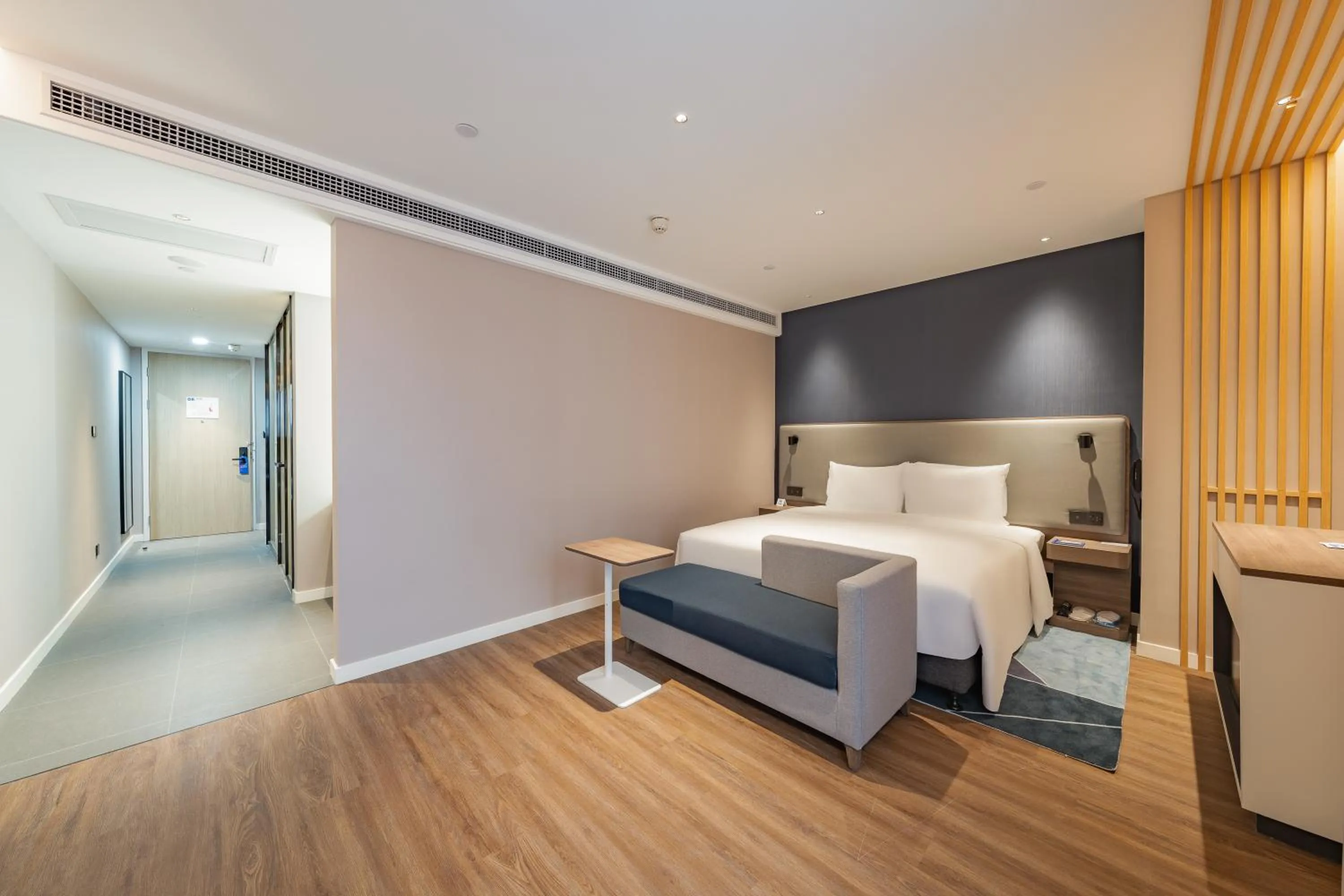 Bed in Holiday Inn Express Shanghai Expo Centre by IHG