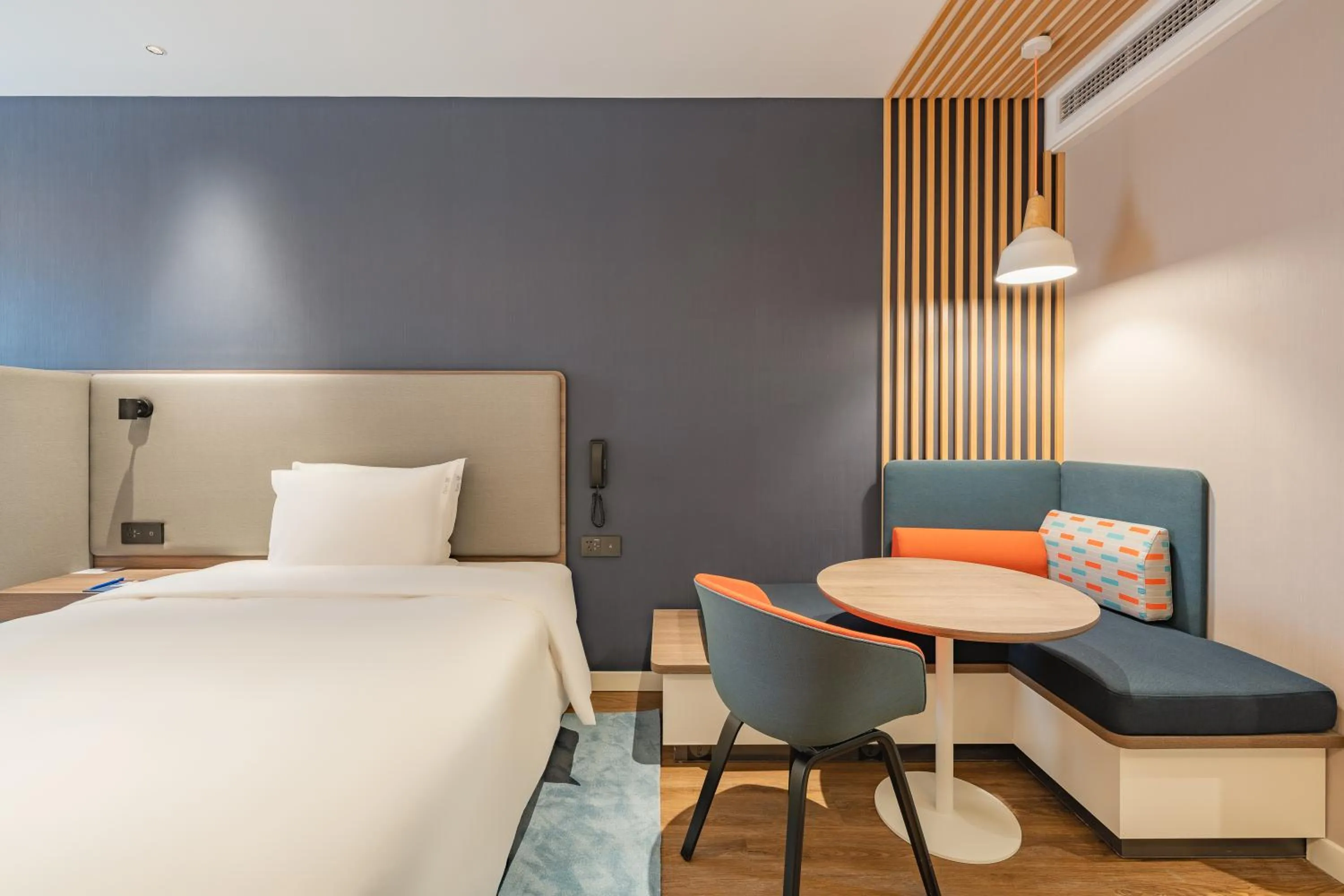 Bed in Holiday Inn Express Shanghai Expo Centre by IHG