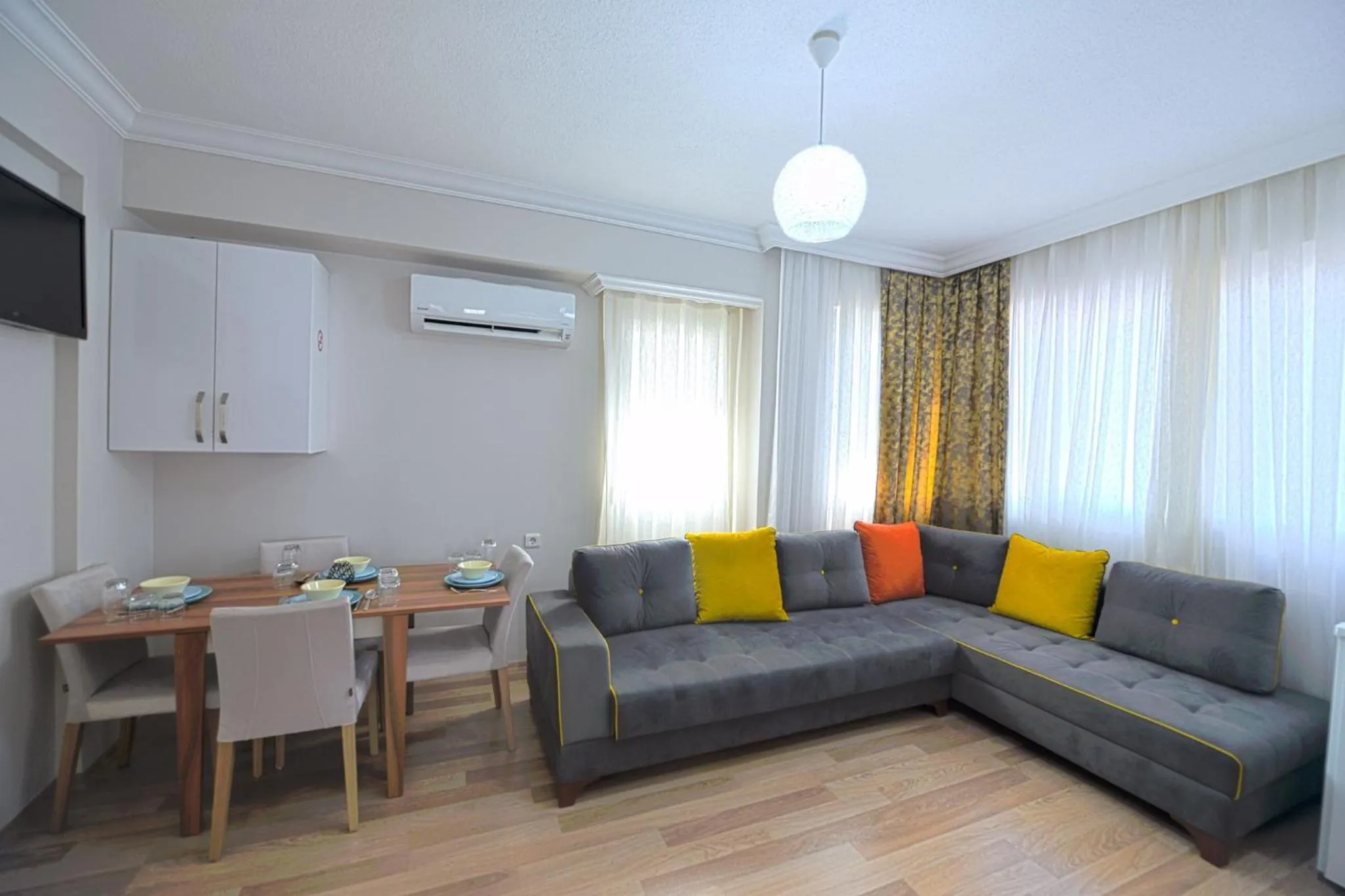 Living room in Ozgur City Residence