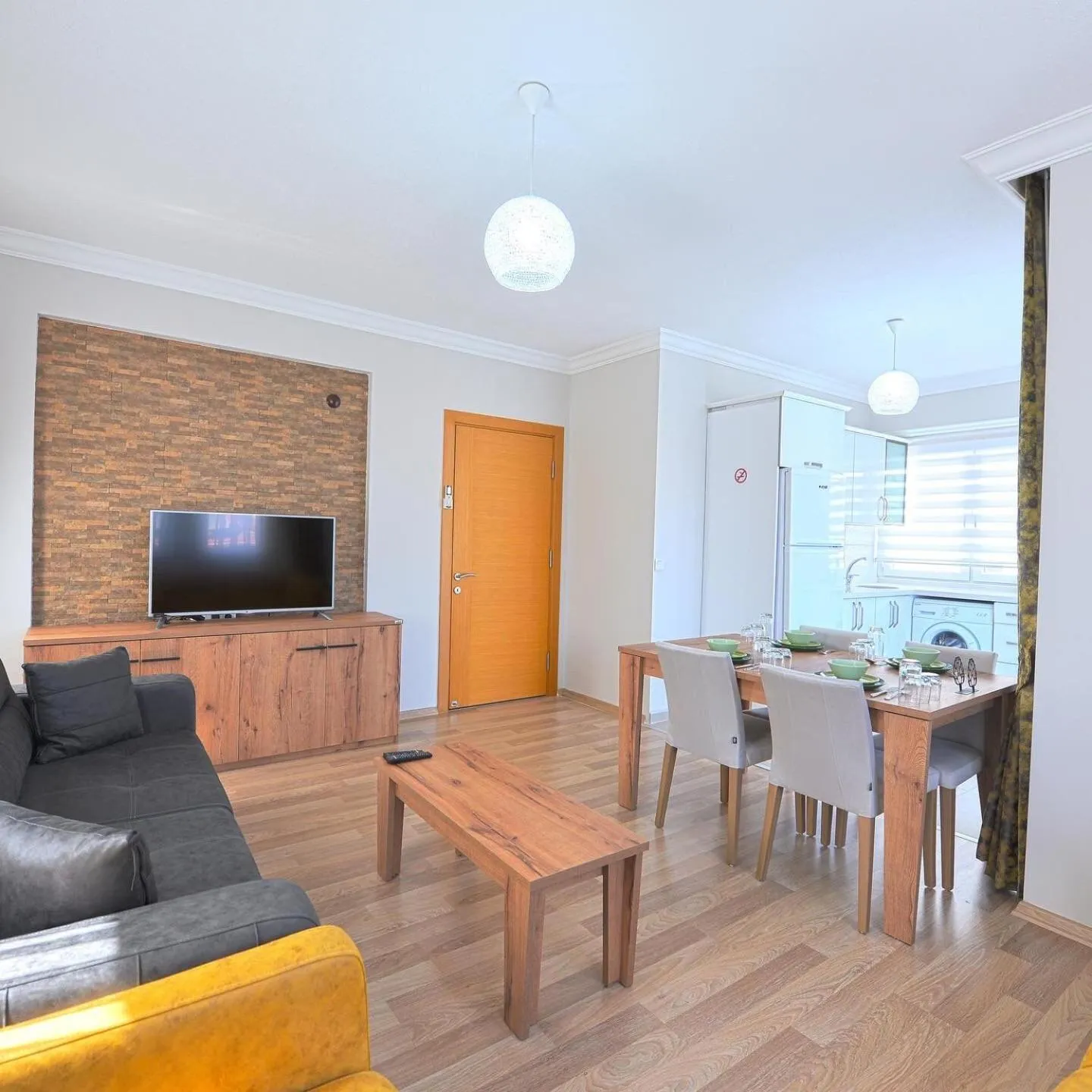 Communal lounge/ TV room in Ozgur City Residence