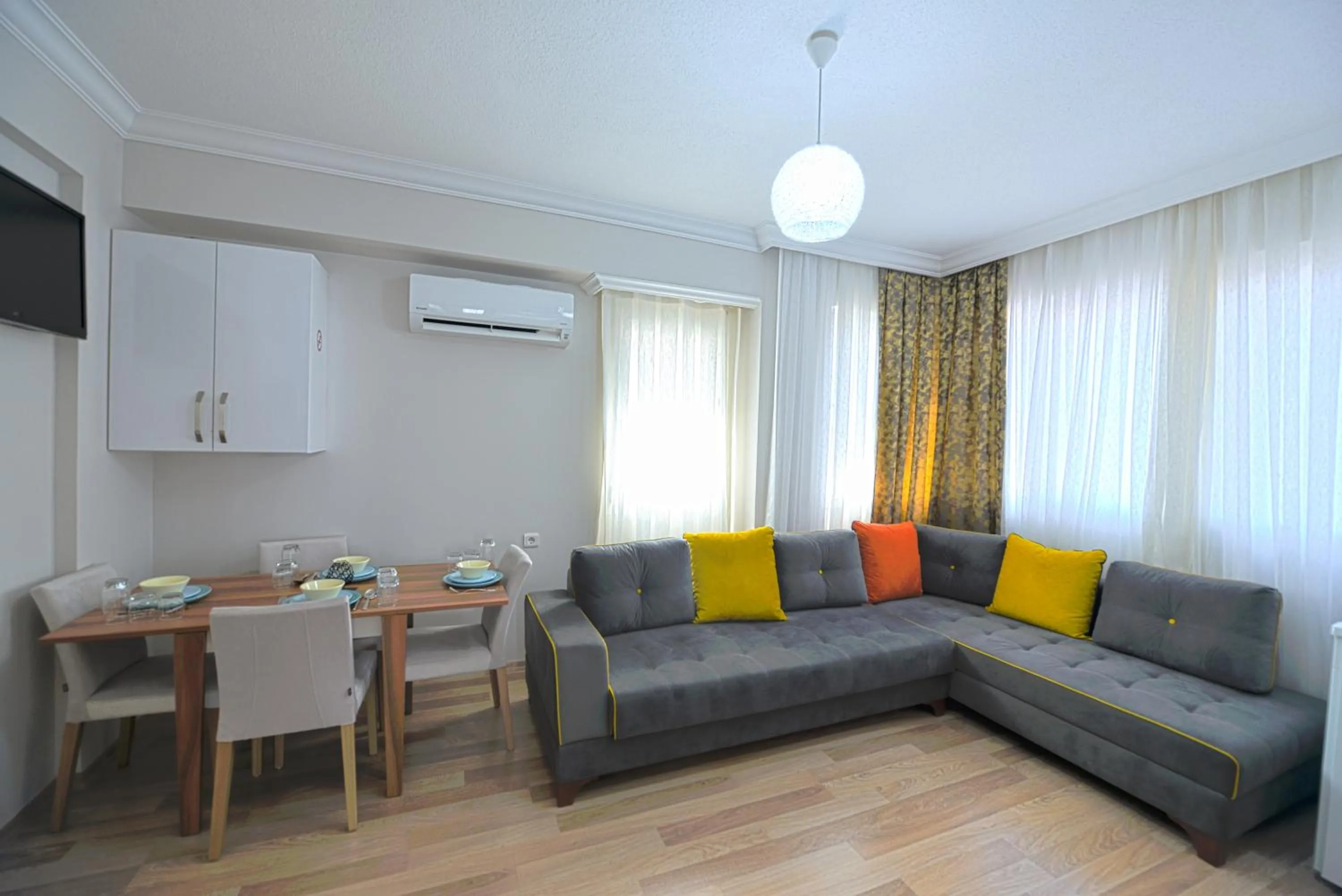 Living room in Ozgur City Residence