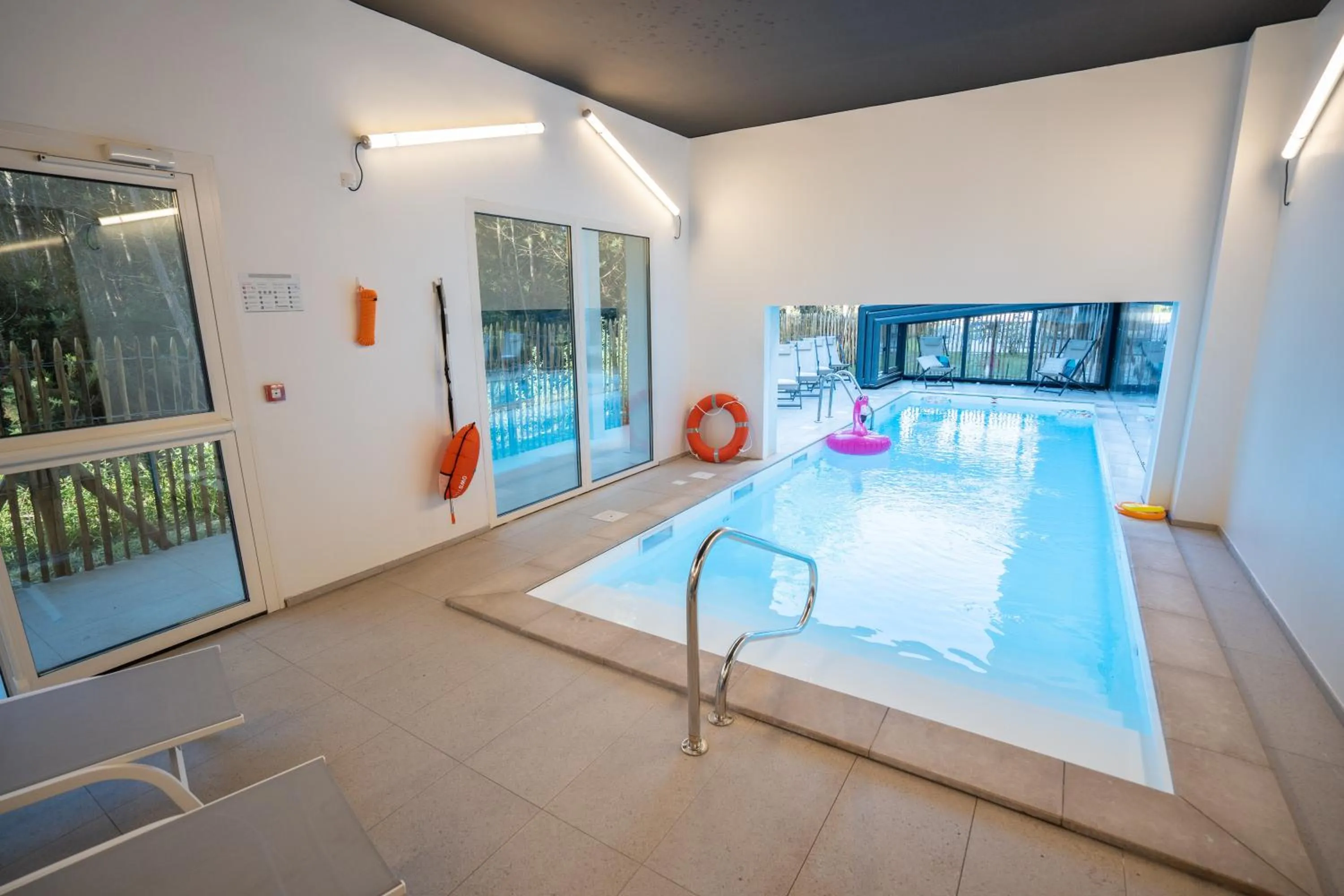 Swimming pool in Holiday Inn - Bordeaux-Merignac by IHG