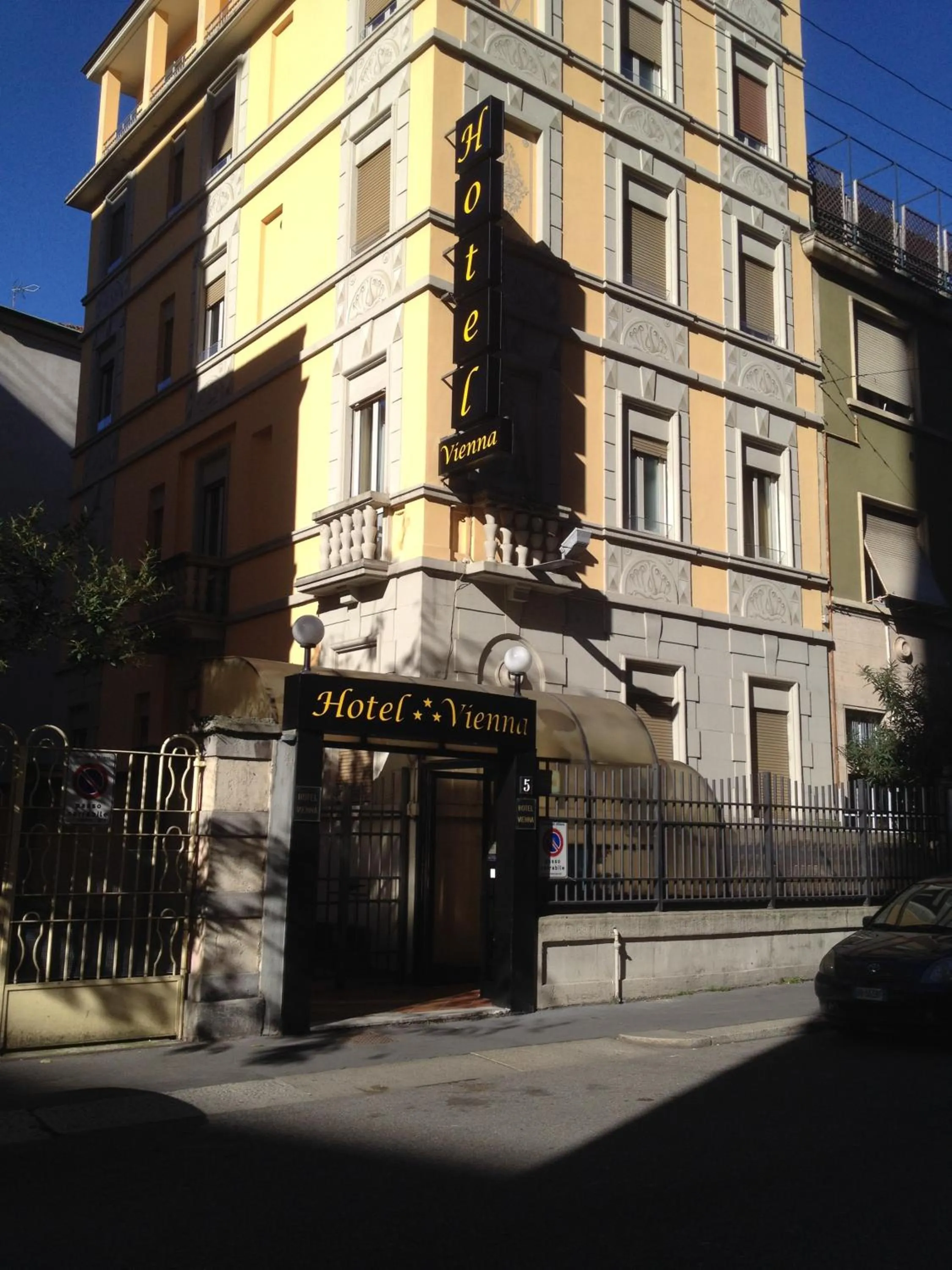Facade/entrance in Hotel Vienna