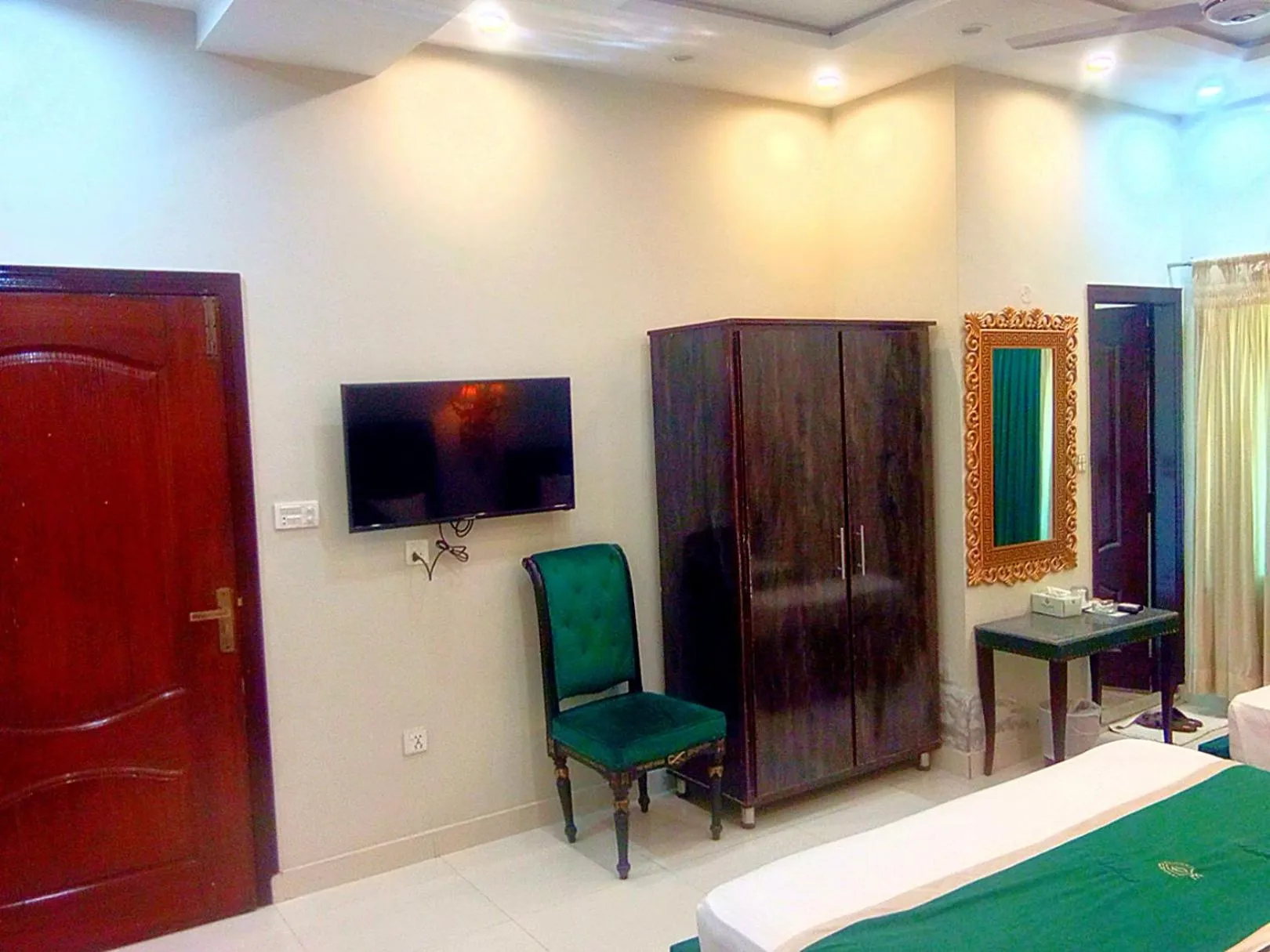 TV and multimedia in Golden One Hotel