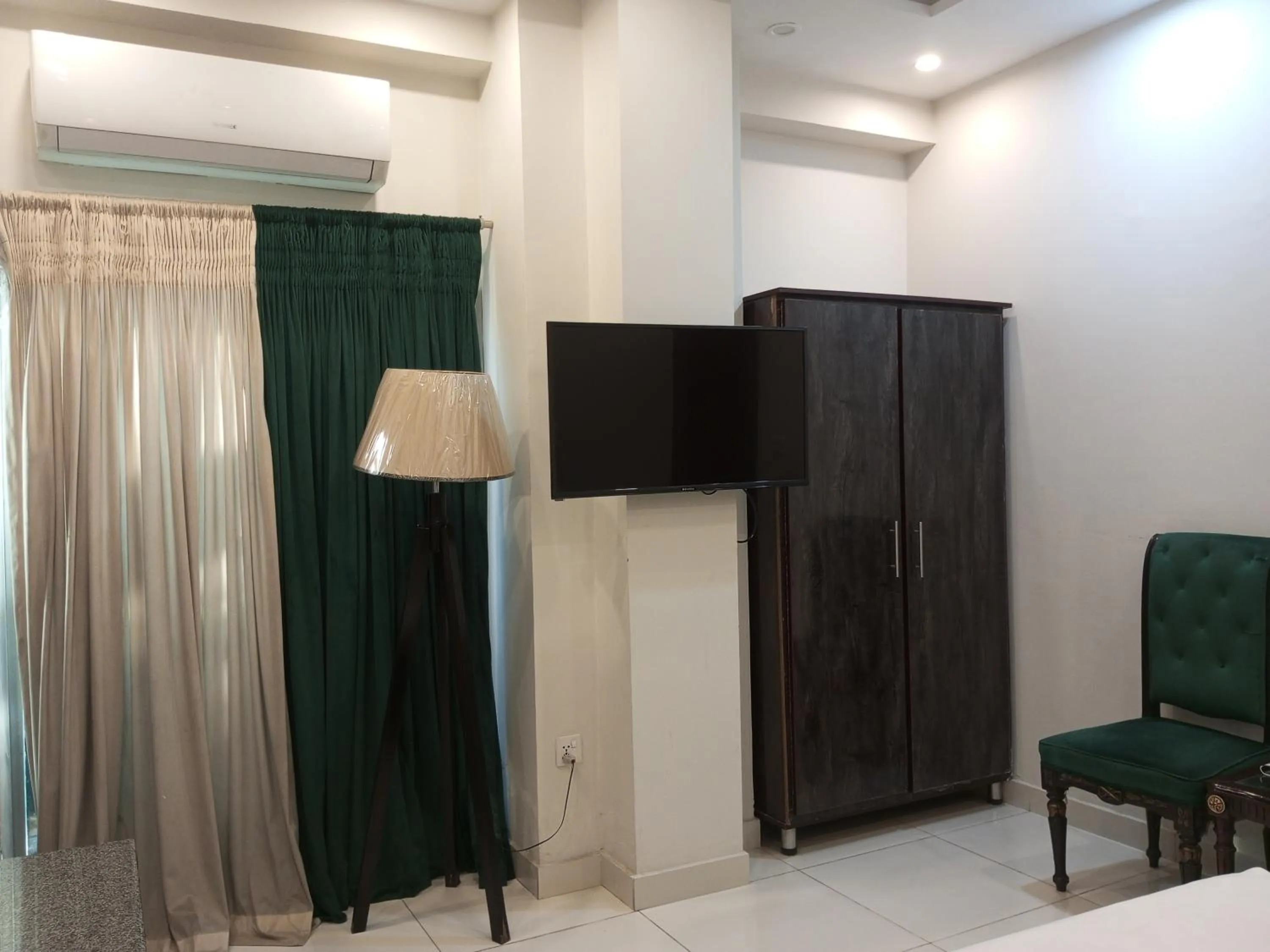 air conditioner in Golden One Hotel