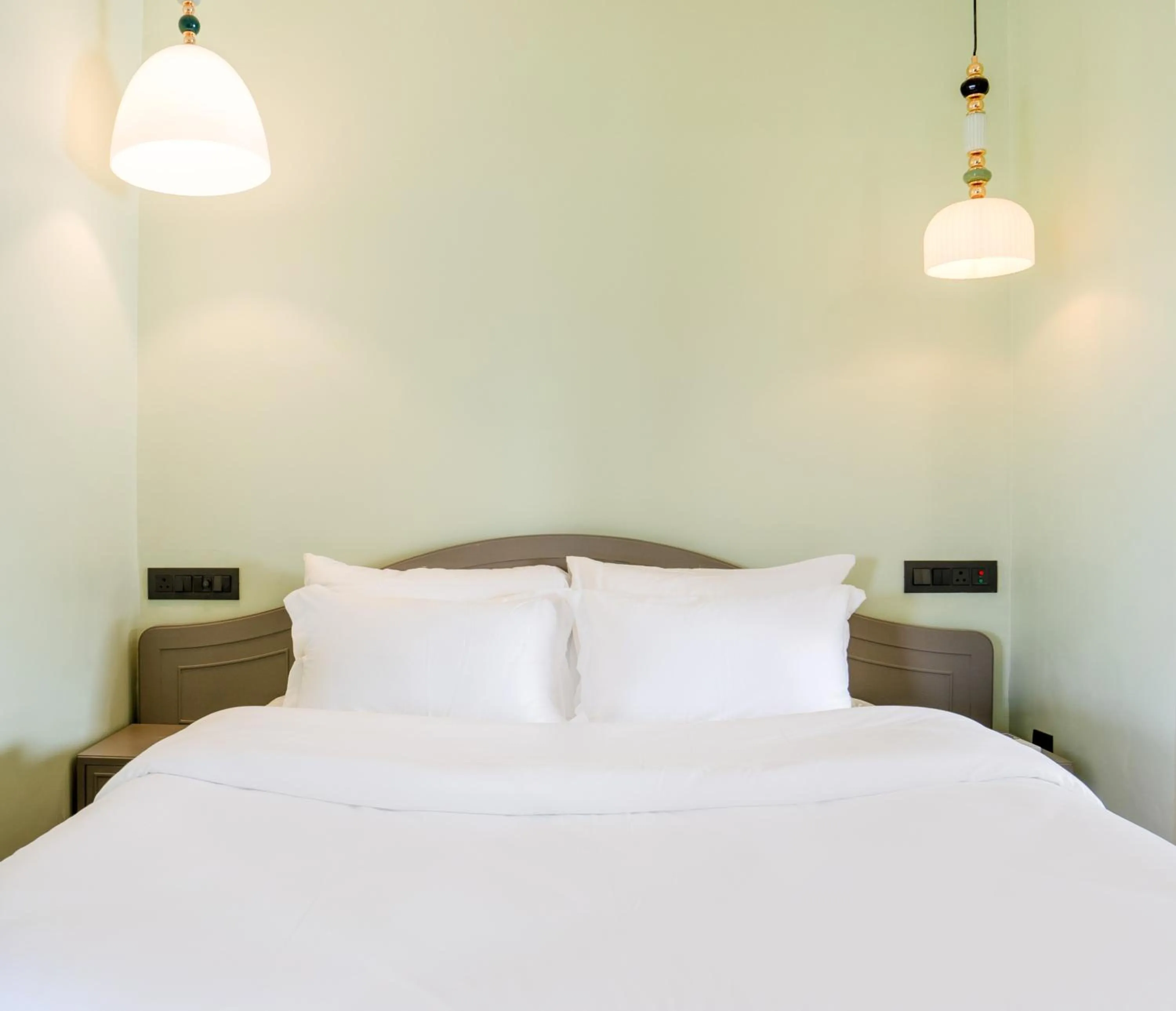 Bed in Girisadan - A City Centre Boutique Hotel