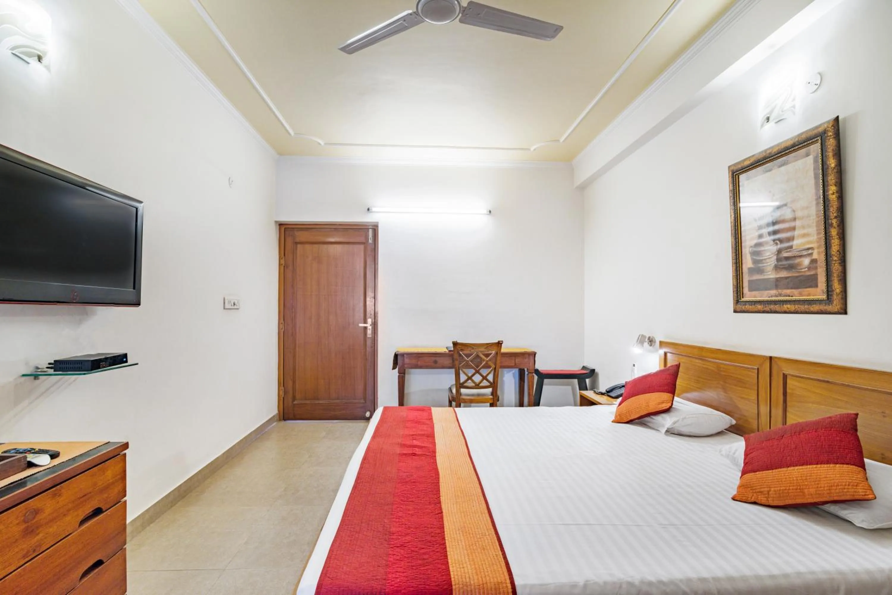 Bed in Girisadan - A City Centre Boutique Hotel