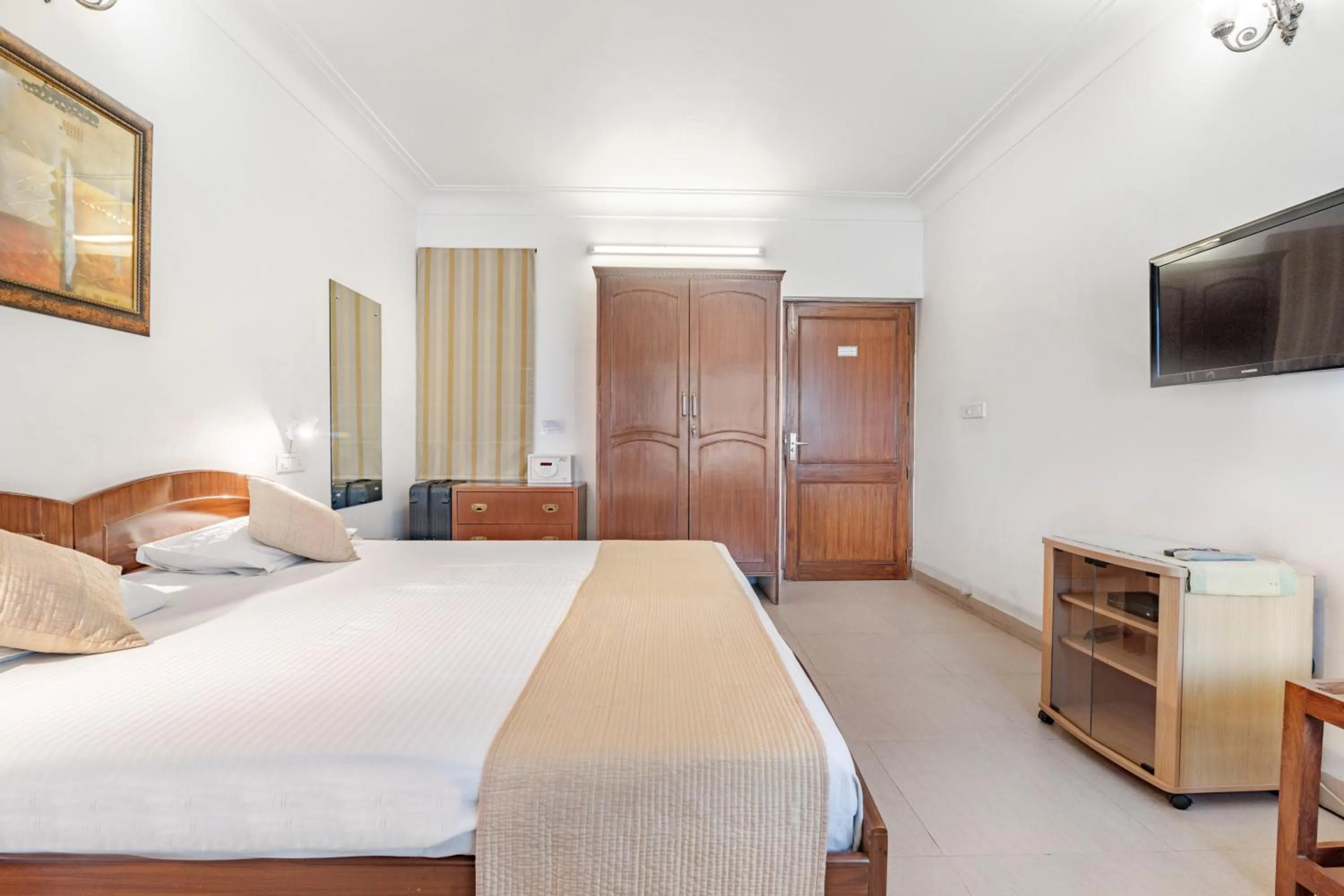 Bed in Girisadan - A City Centre Boutique Hotel