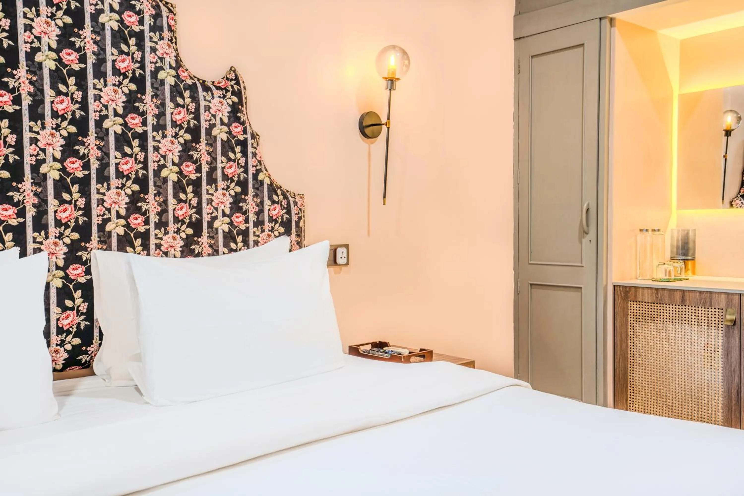 Bed in Girisadan - A City Centre Boutique Hotel