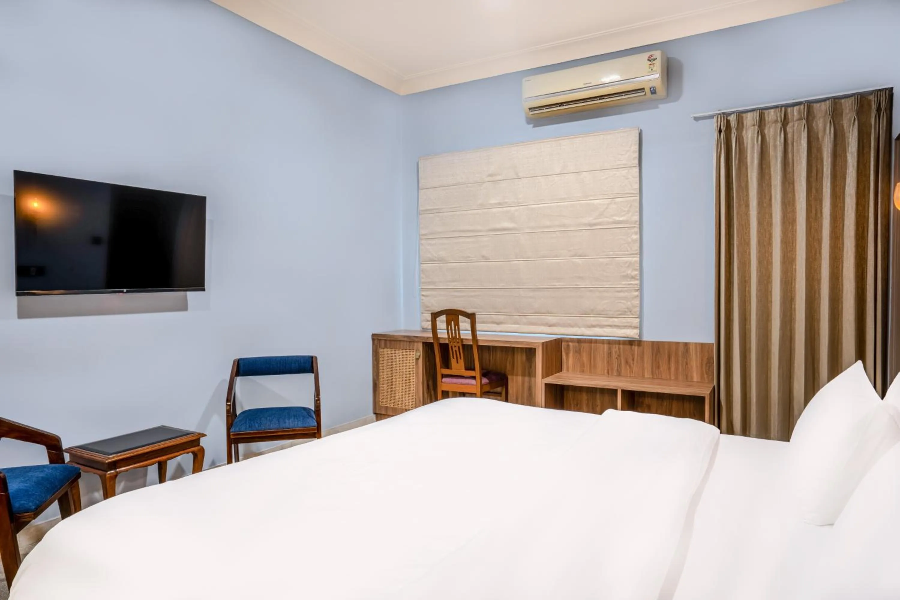 Bed in Girisadan - A City Centre Boutique Hotel