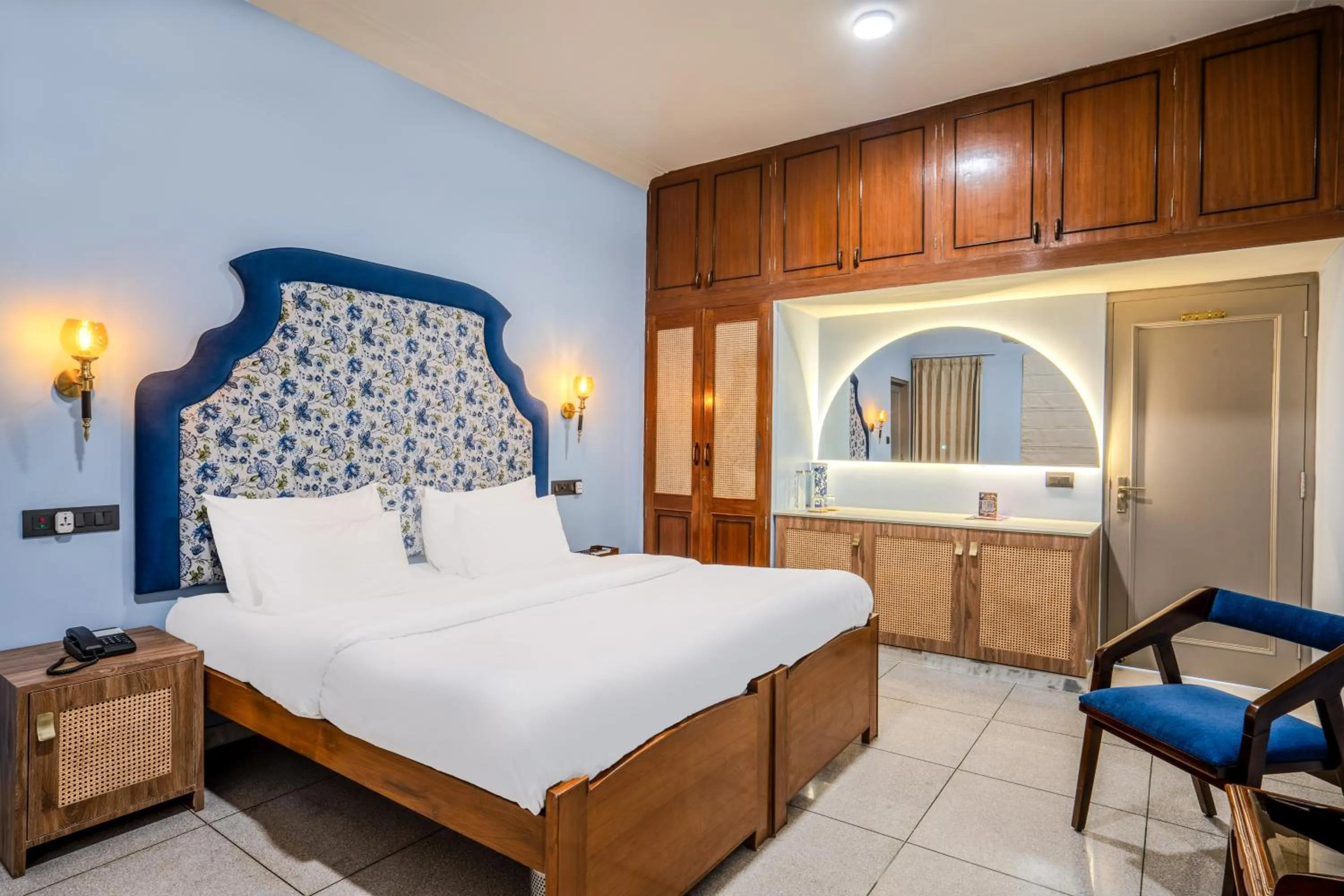 Bed in Girisadan - A City Centre Boutique Hotel