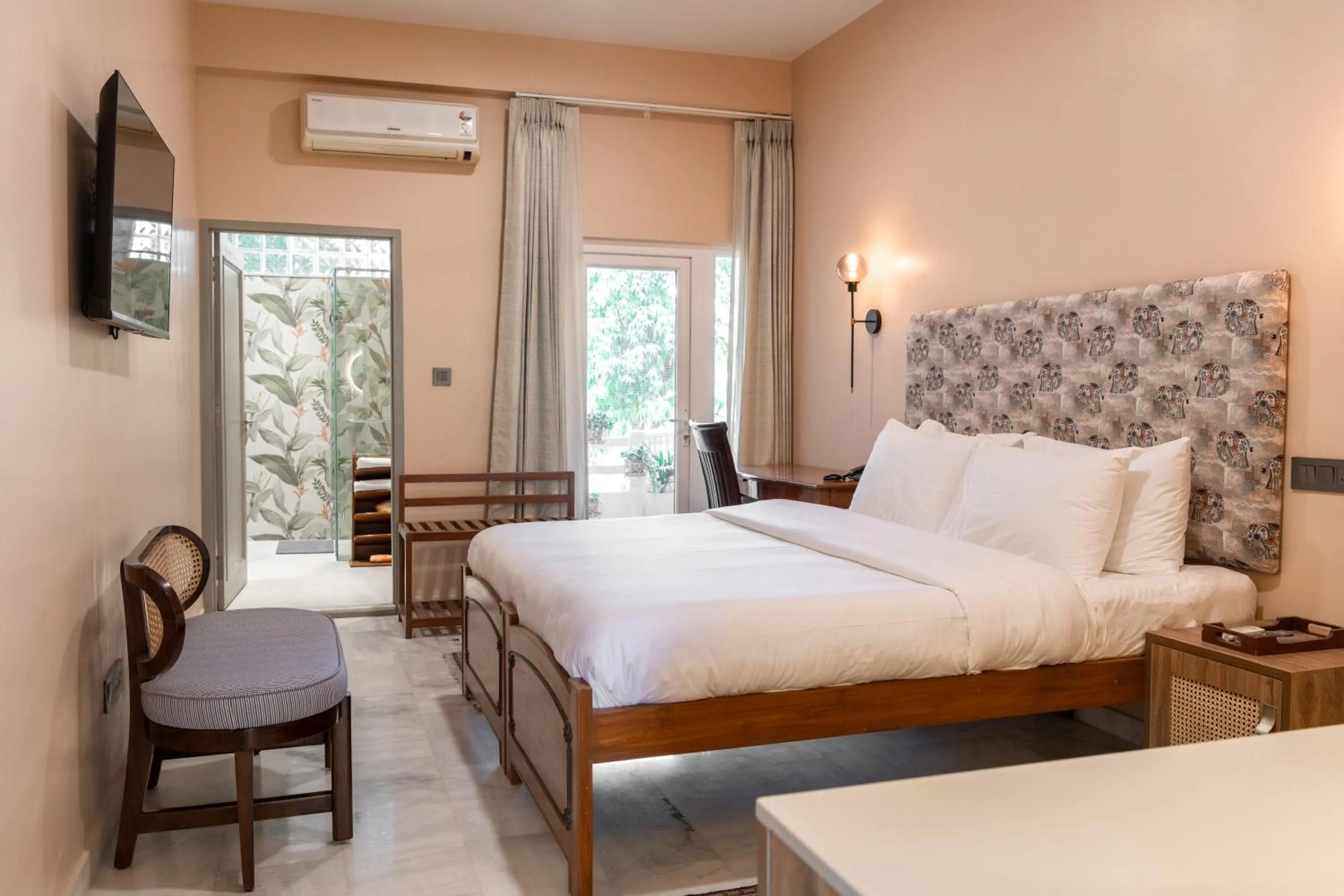 Bed in Girisadan - A City Centre Boutique Hotel