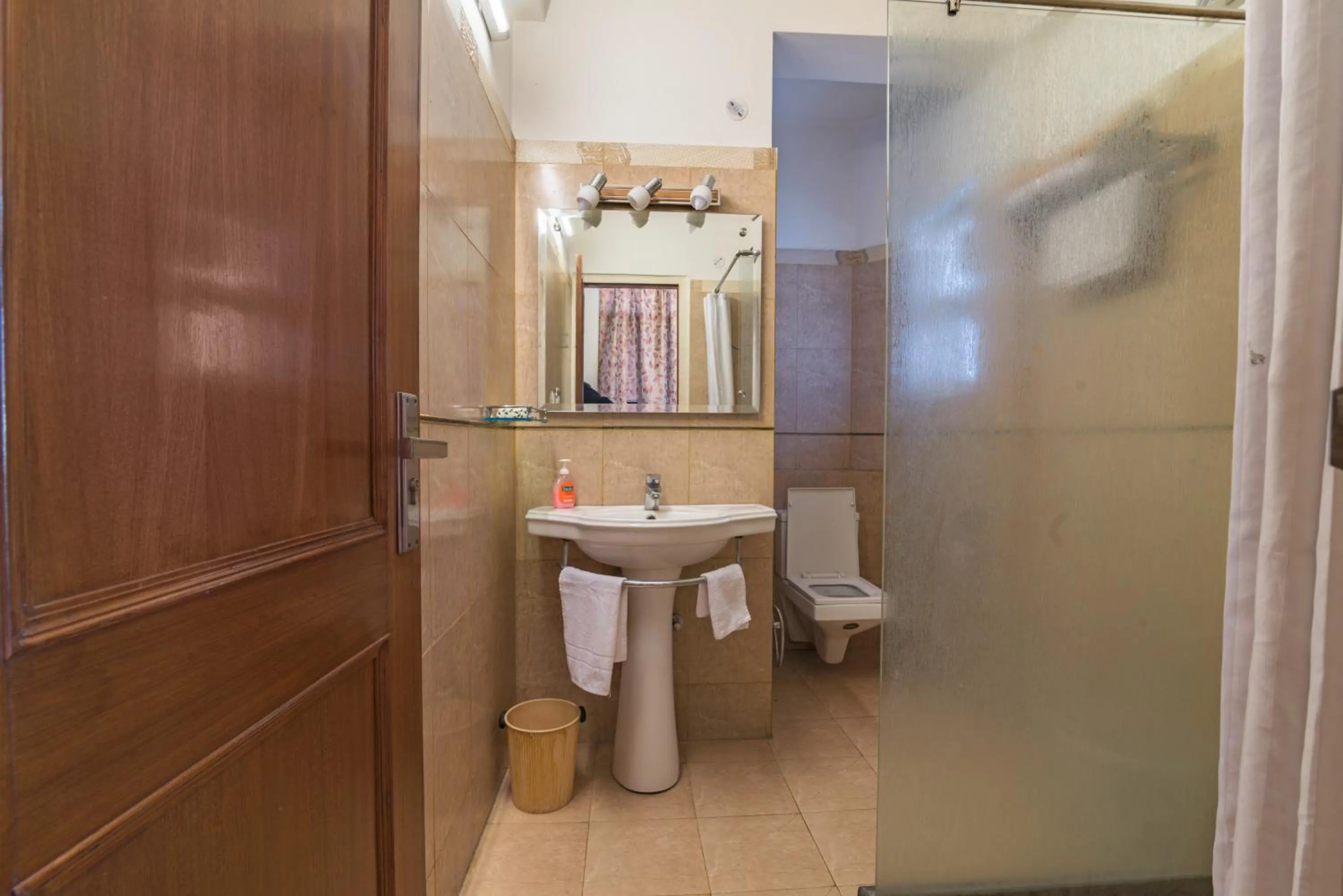 Bathroom in Girisadan - A City Centre Boutique Hotel
