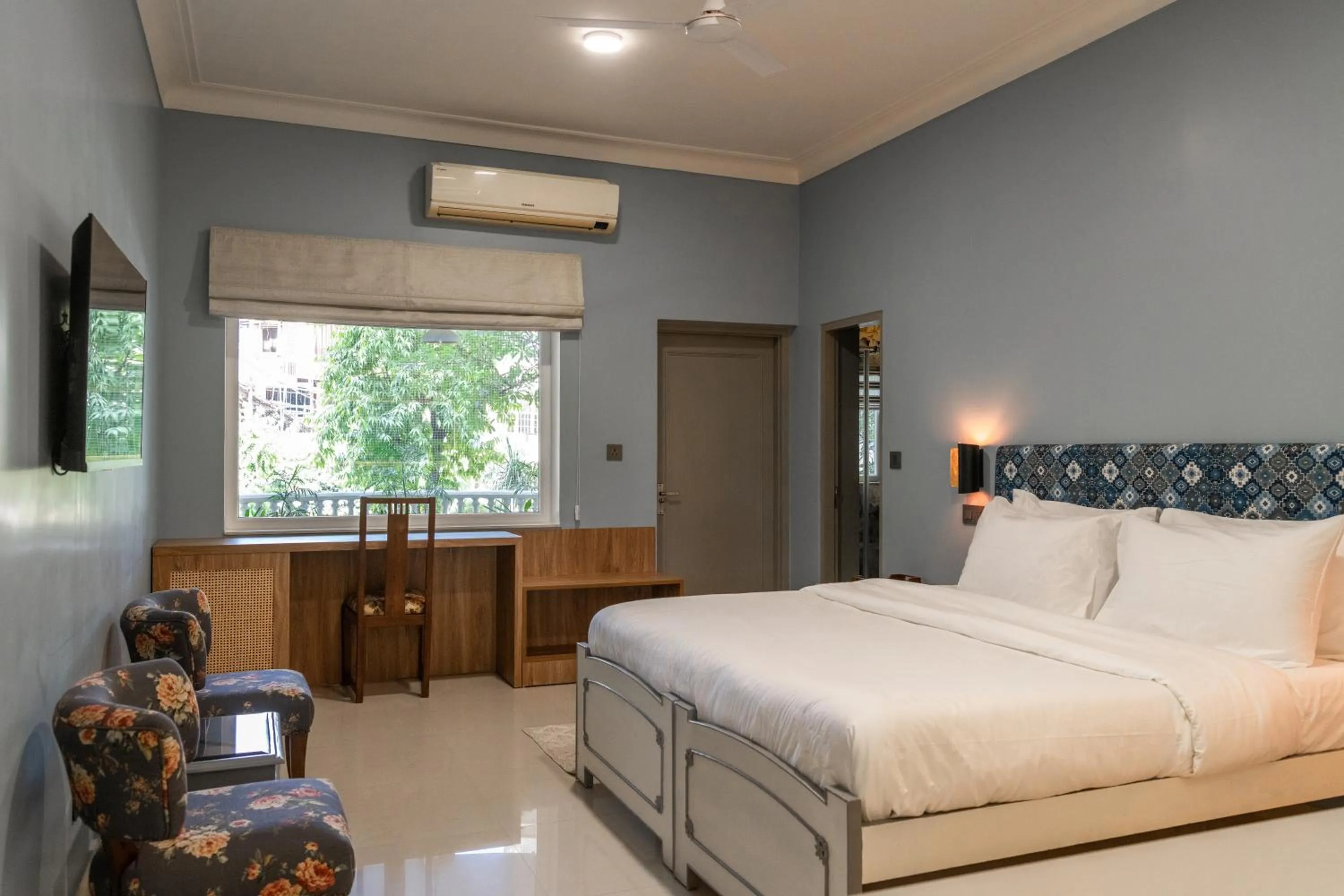 Bed in Girisadan - A City Centre Boutique Hotel