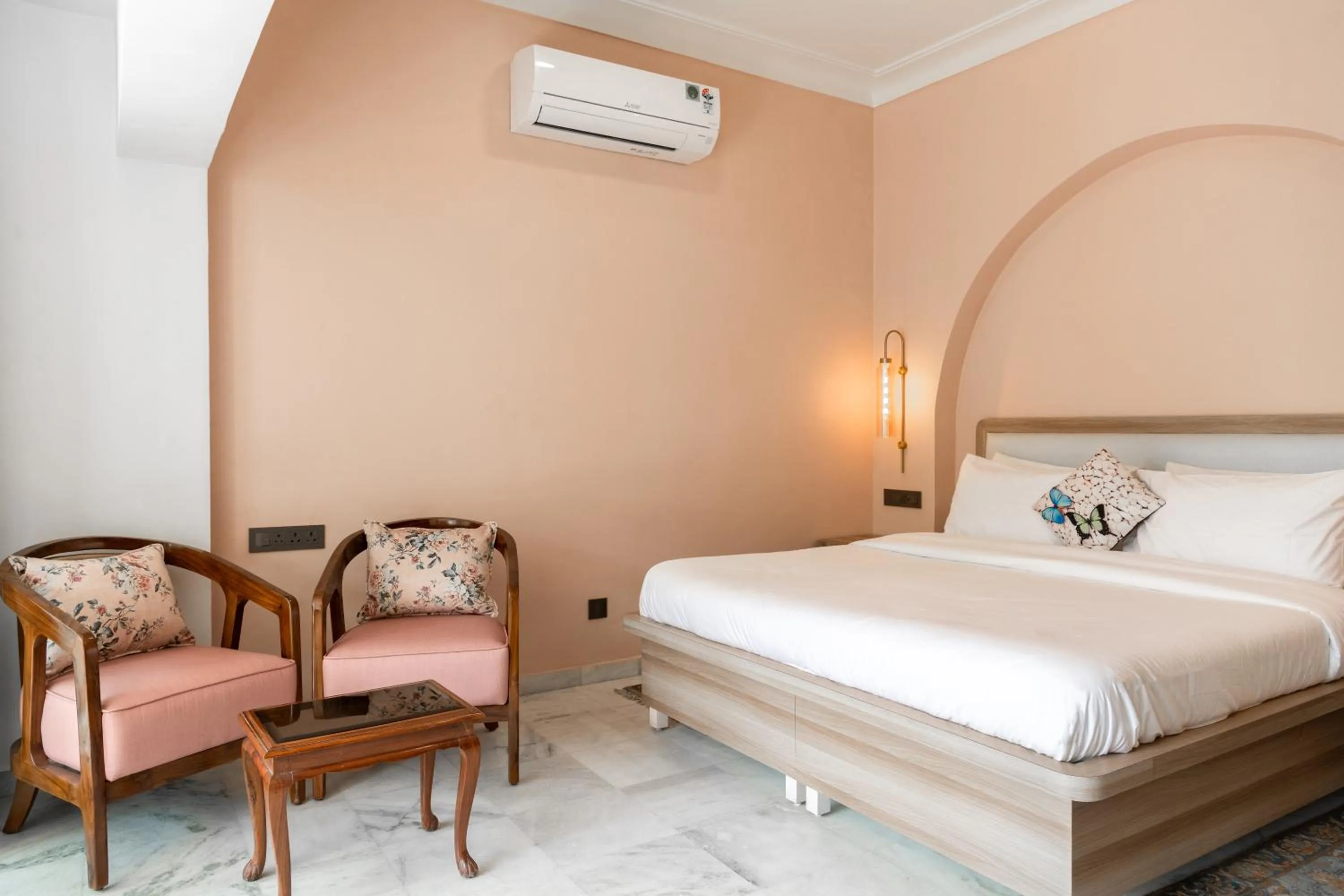 Bed in Girisadan - A City Centre Boutique Hotel