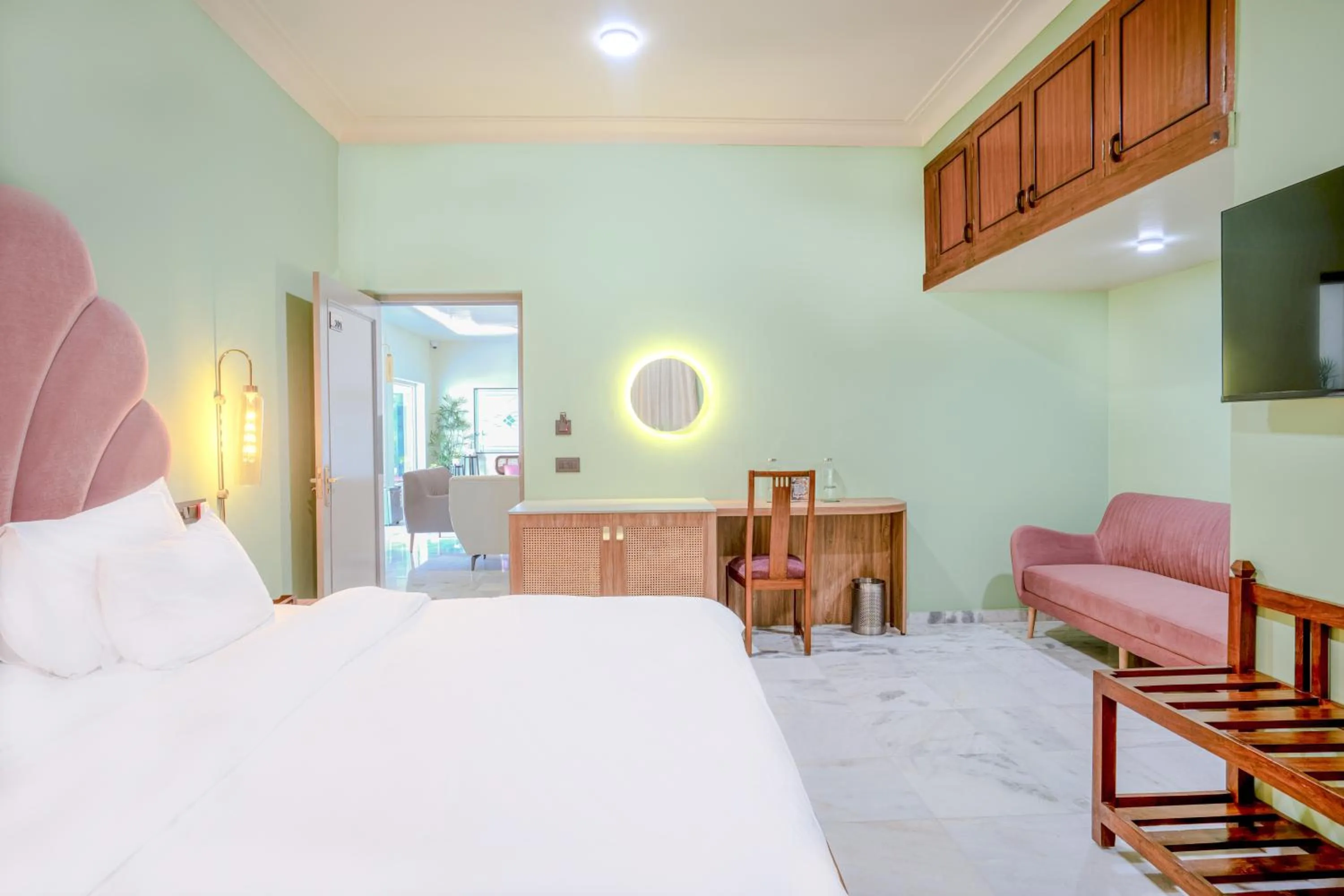 TV and multimedia, Bed in Girisadan - A City Centre Boutique Hotel