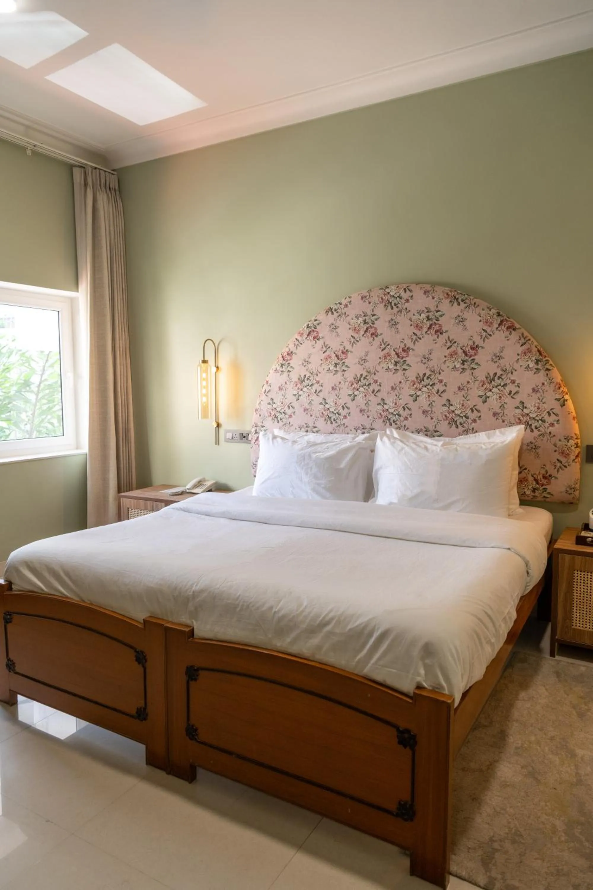 Bed in Girisadan - A City Centre Boutique Hotel