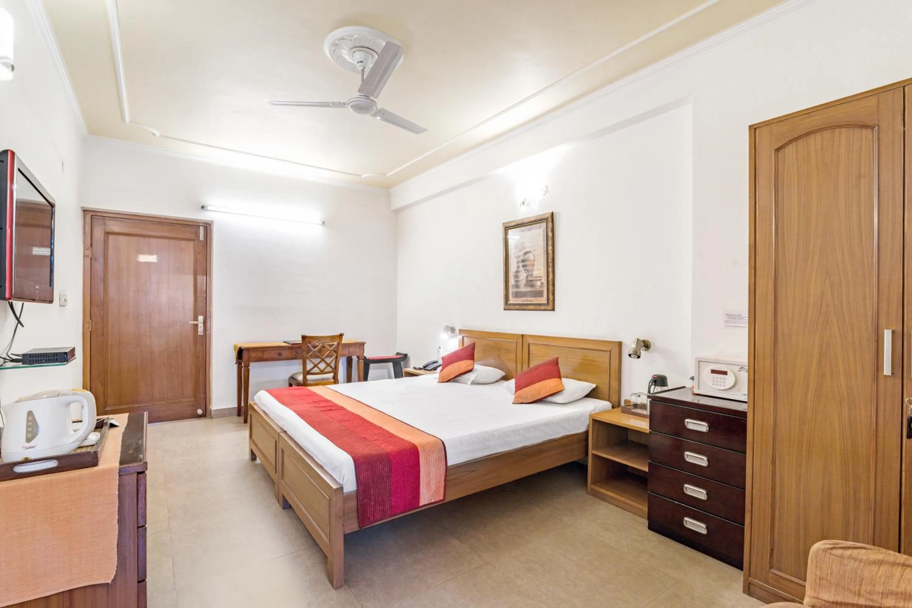 Bed in Girisadan - A City Centre Boutique Hotel