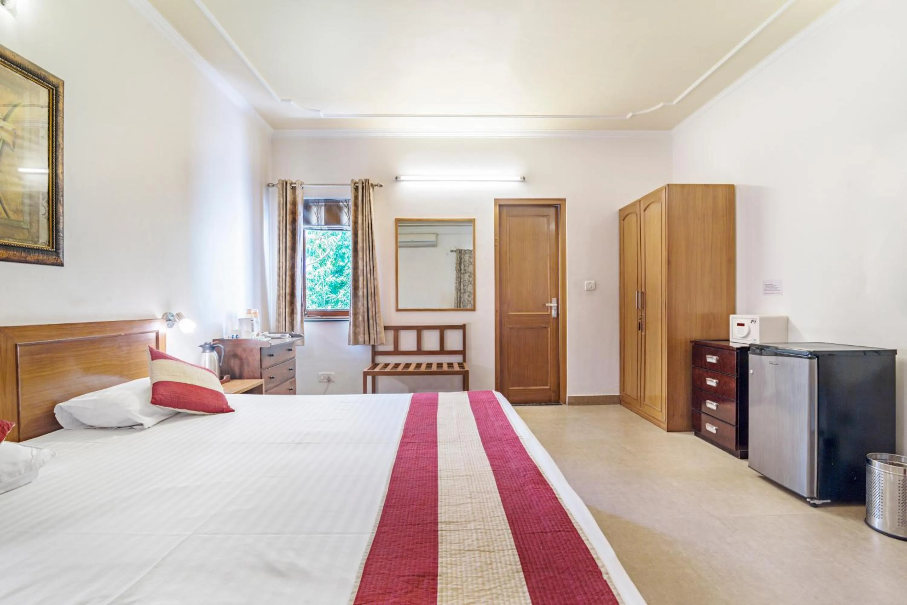 Photo of the whole room, Bed in Girisadan - A City Centre Boutique Hotel