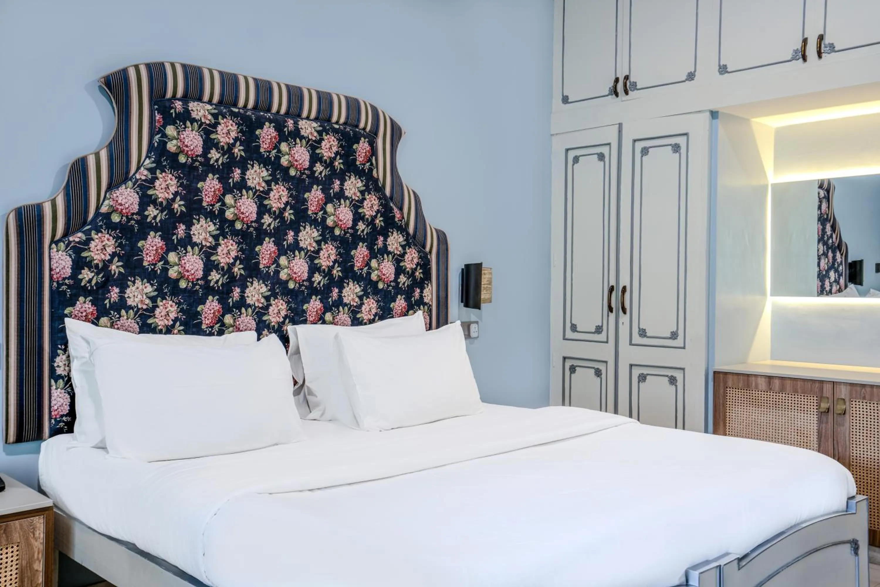 Bed in Girisadan - A City Centre Boutique Hotel