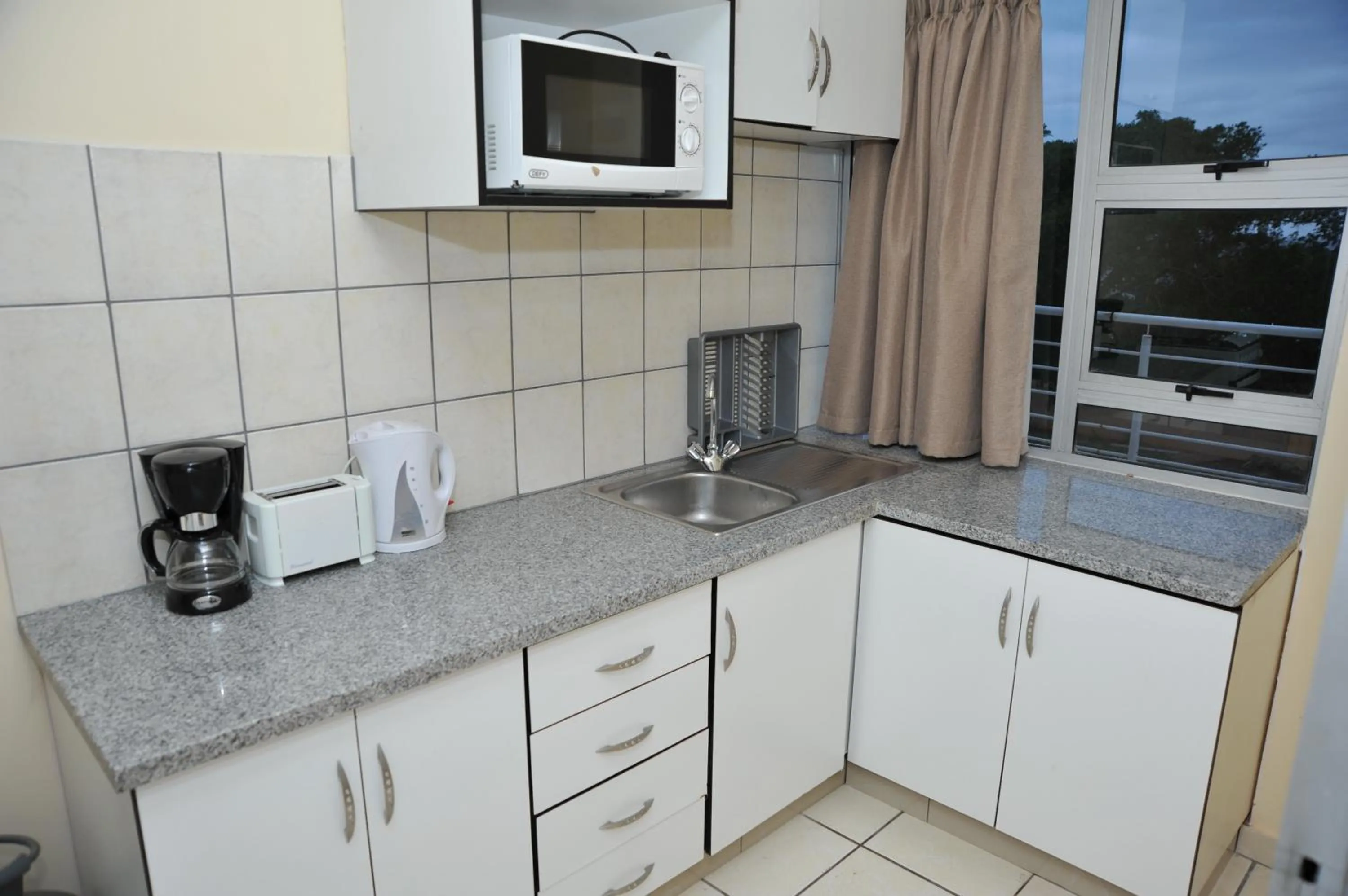 Kitchen or kitchenette in The Norwegian Lodge