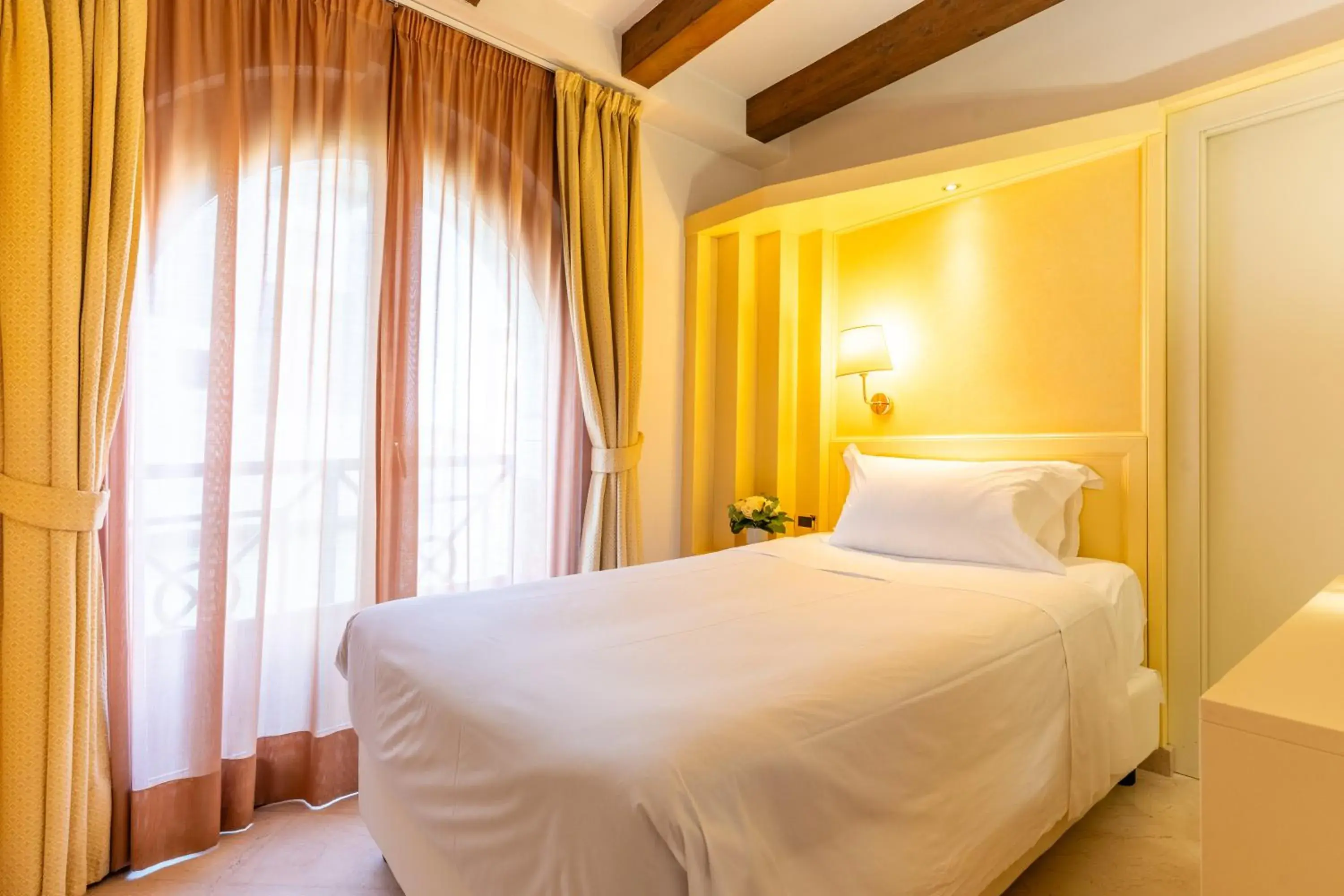 Photo of the whole room, Bed in Hotel Giudecca Venezia Photo of the whole room, Bed in Hotel Giudecca Venezia