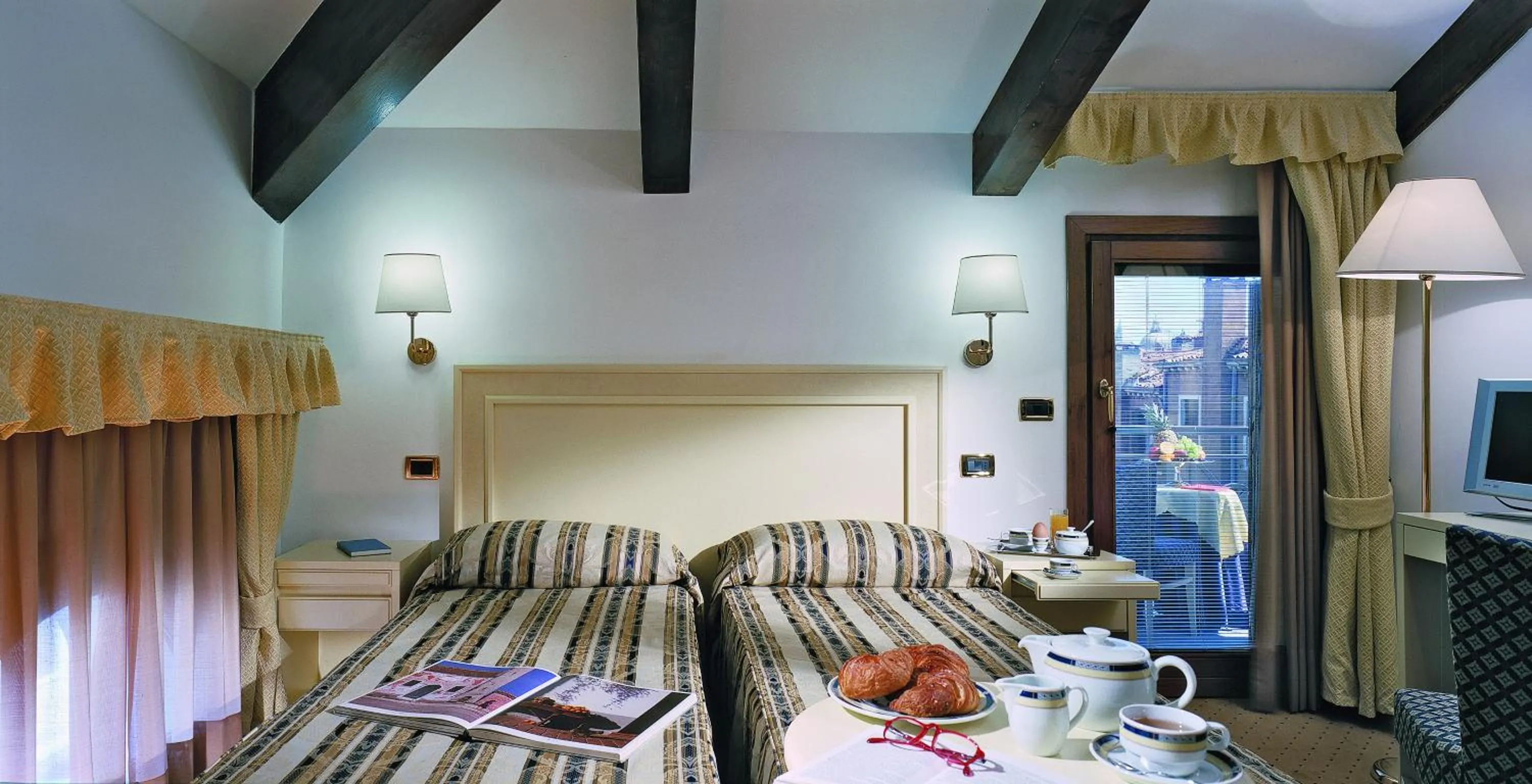 View (from property/room), Bed in Hotel Giudecca Venezia