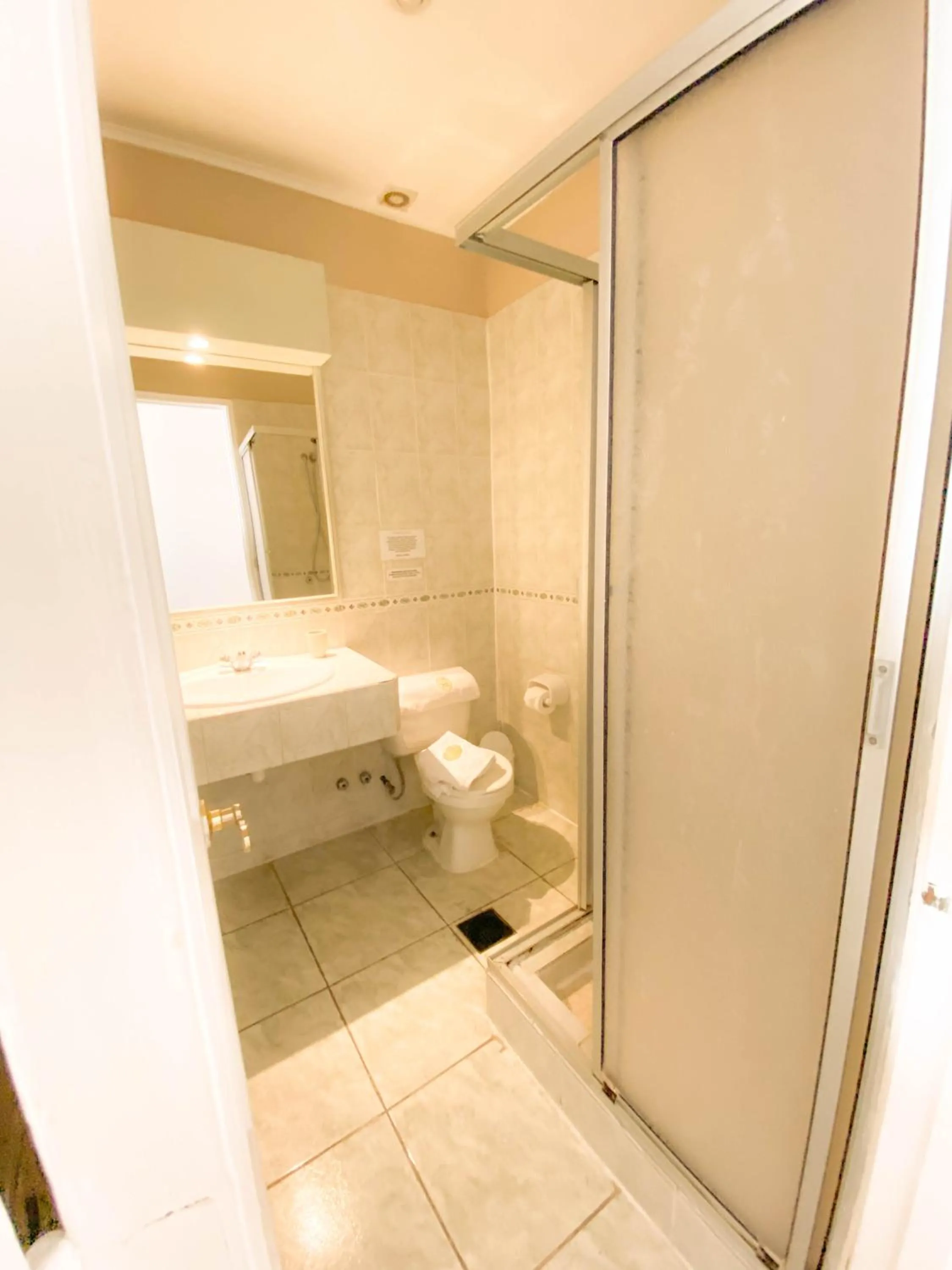 Bathroom in Hotel Londres La Serena