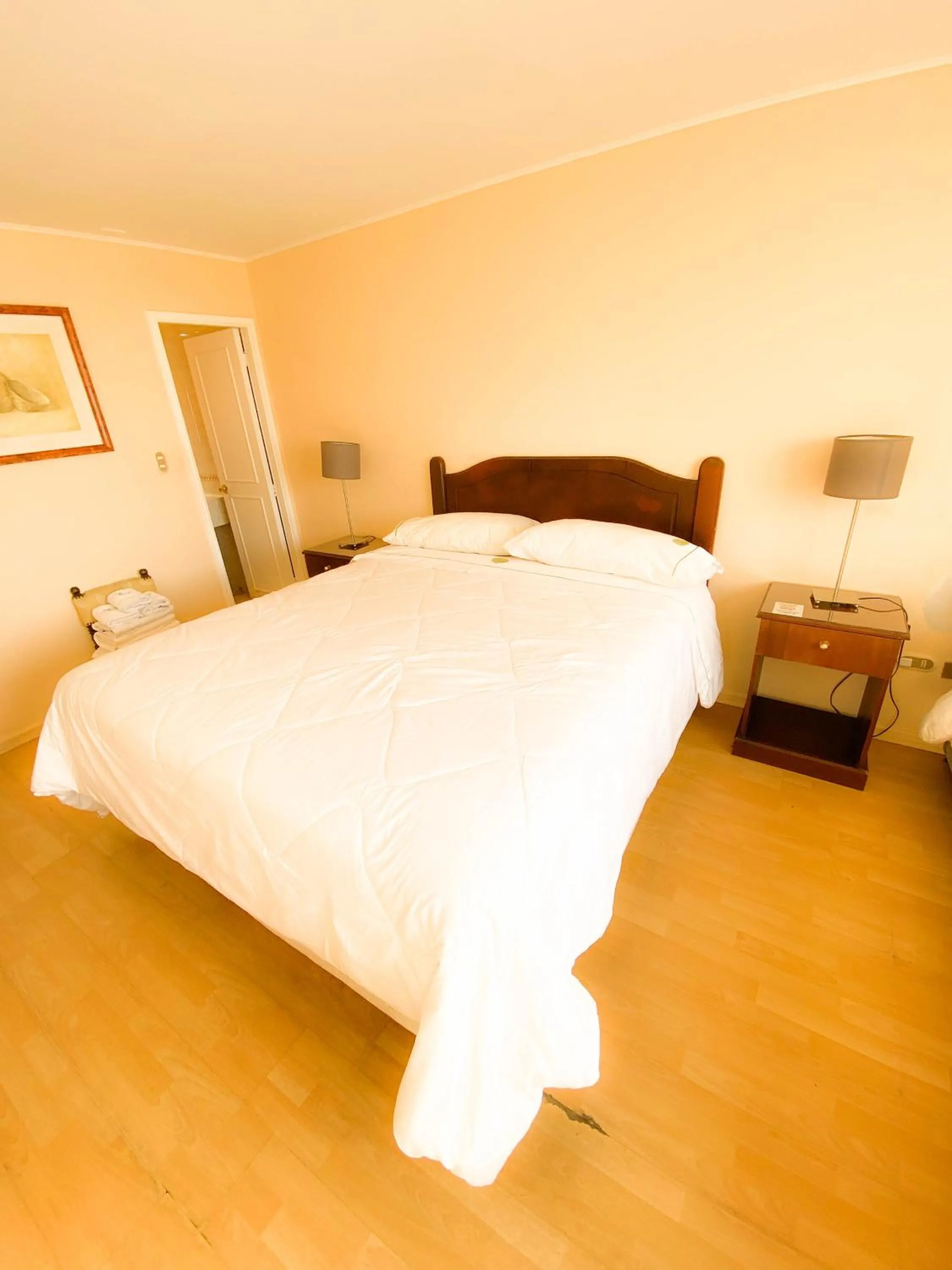 Bedroom, Bed in Hotel Londres La Serena