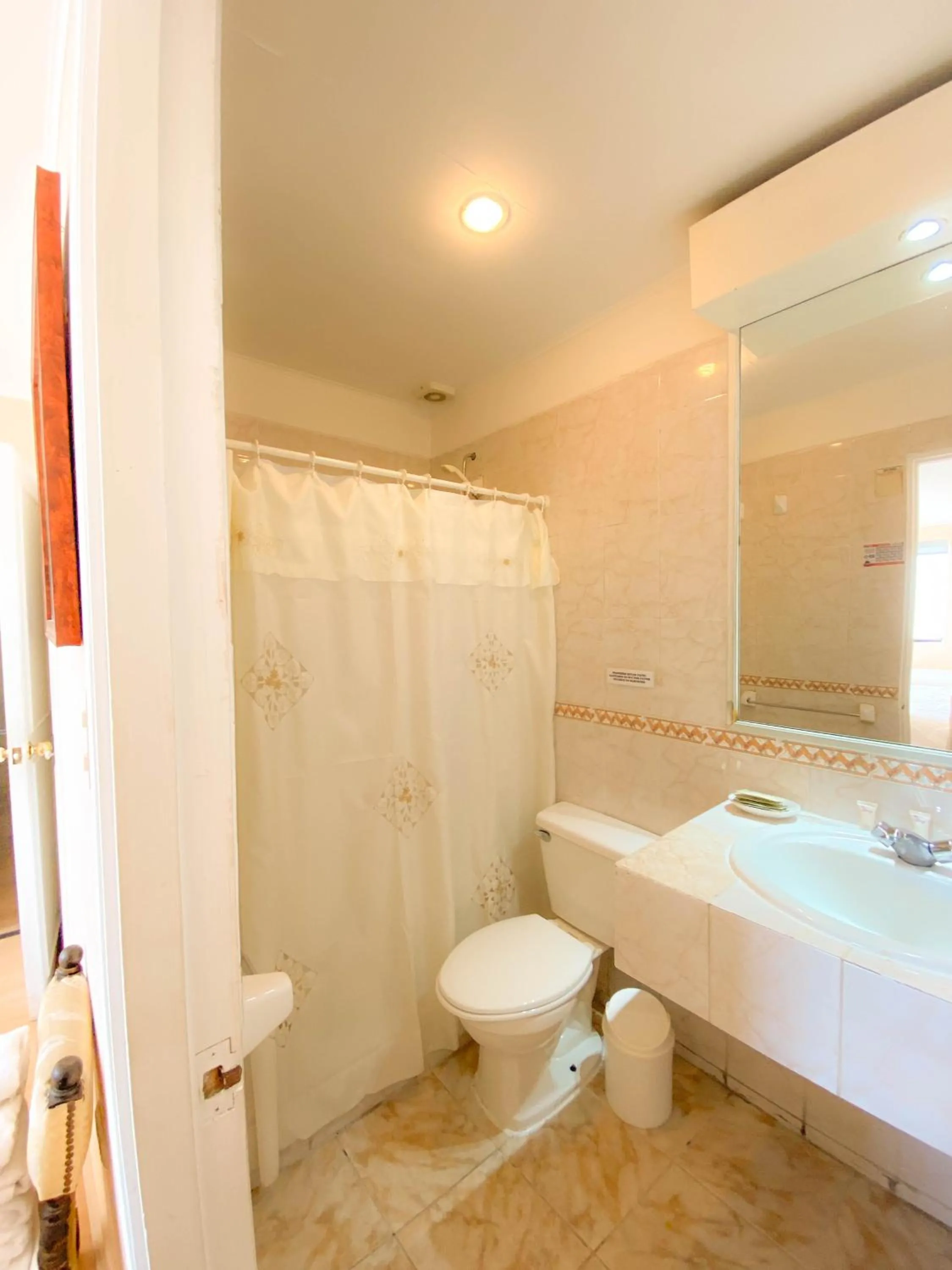 Bathroom in Hotel Londres La Serena