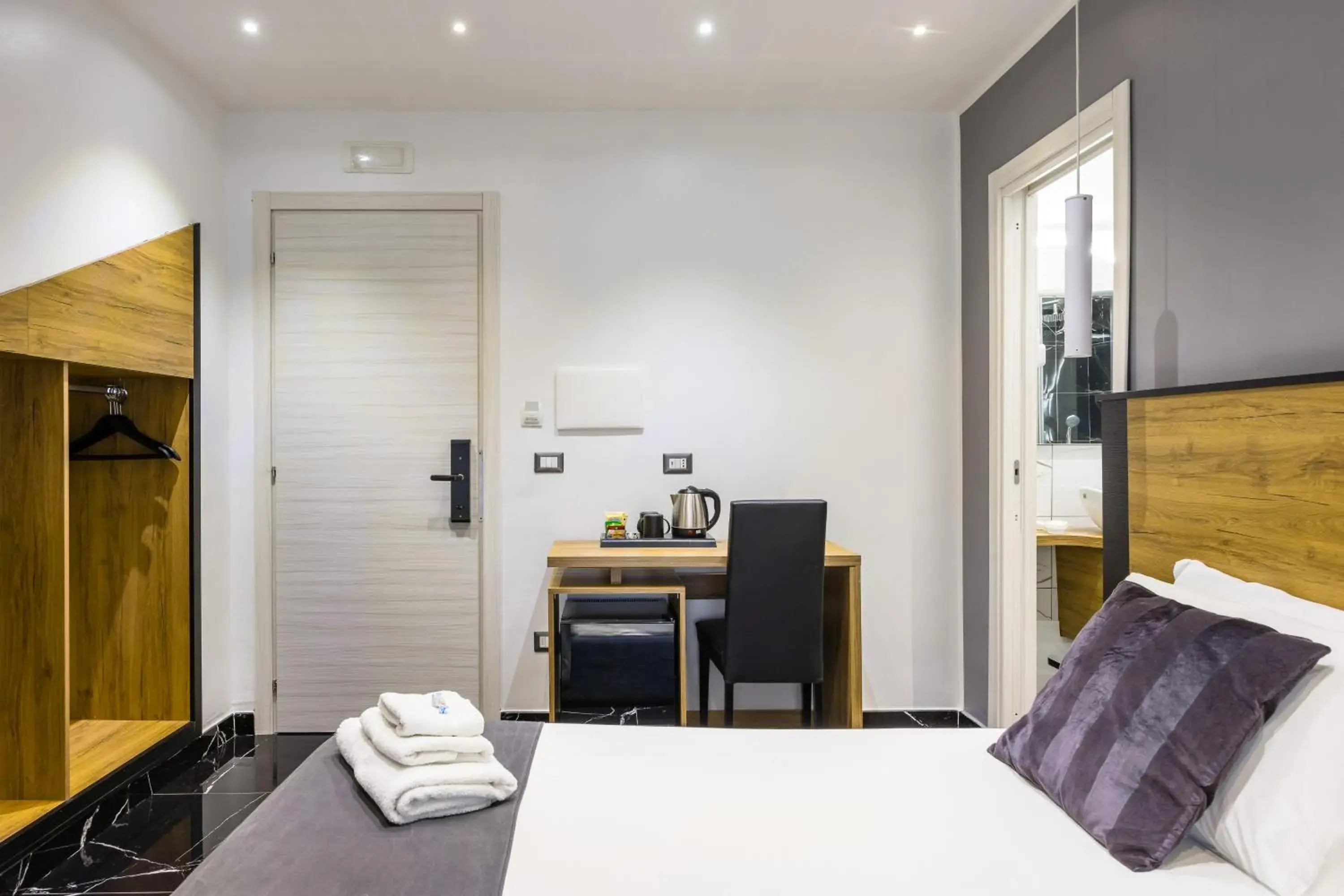 Bed in Hotel Bella Napoli Bed in Hotel Bella Napoli