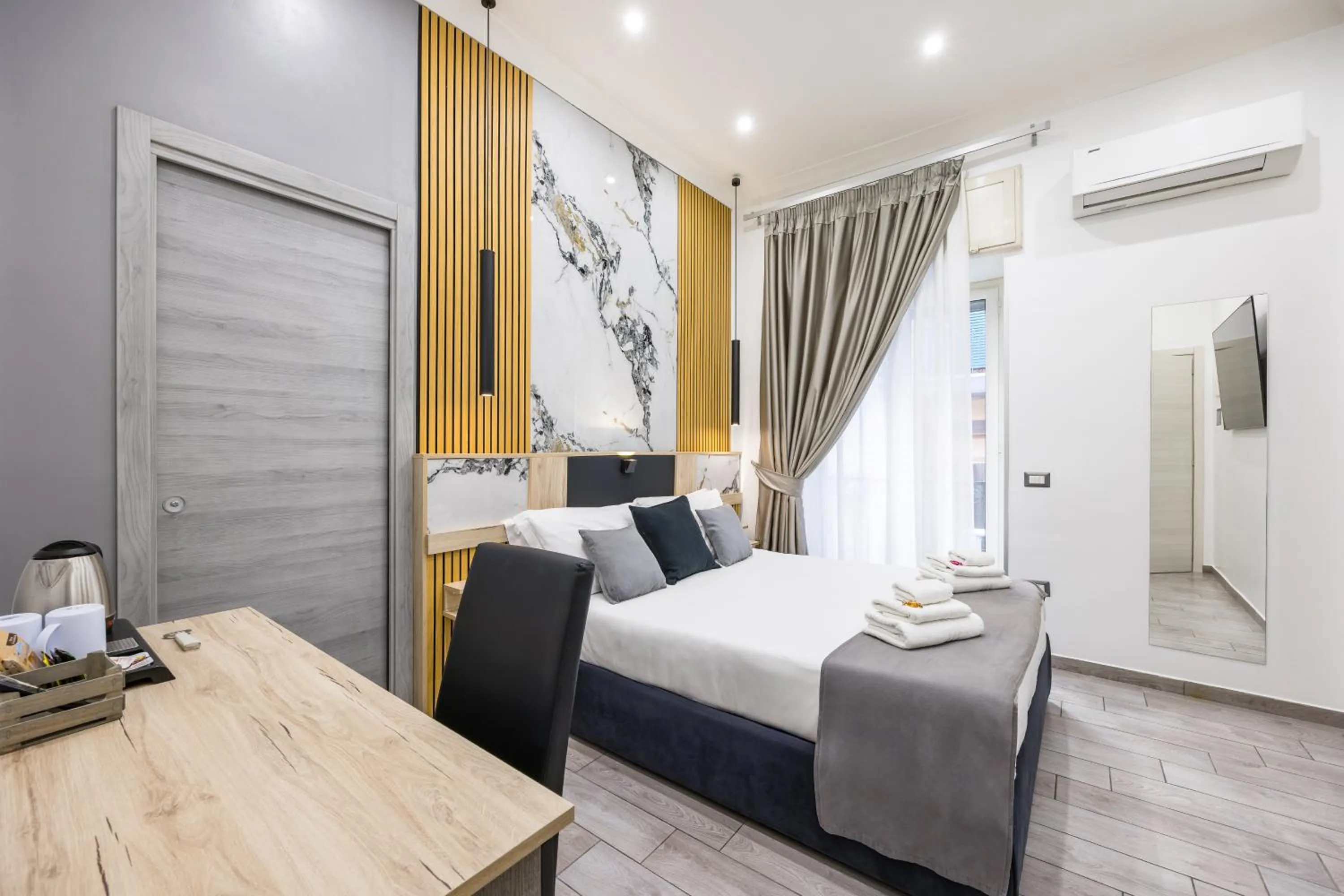 Bed in Hotel Bella Napoli