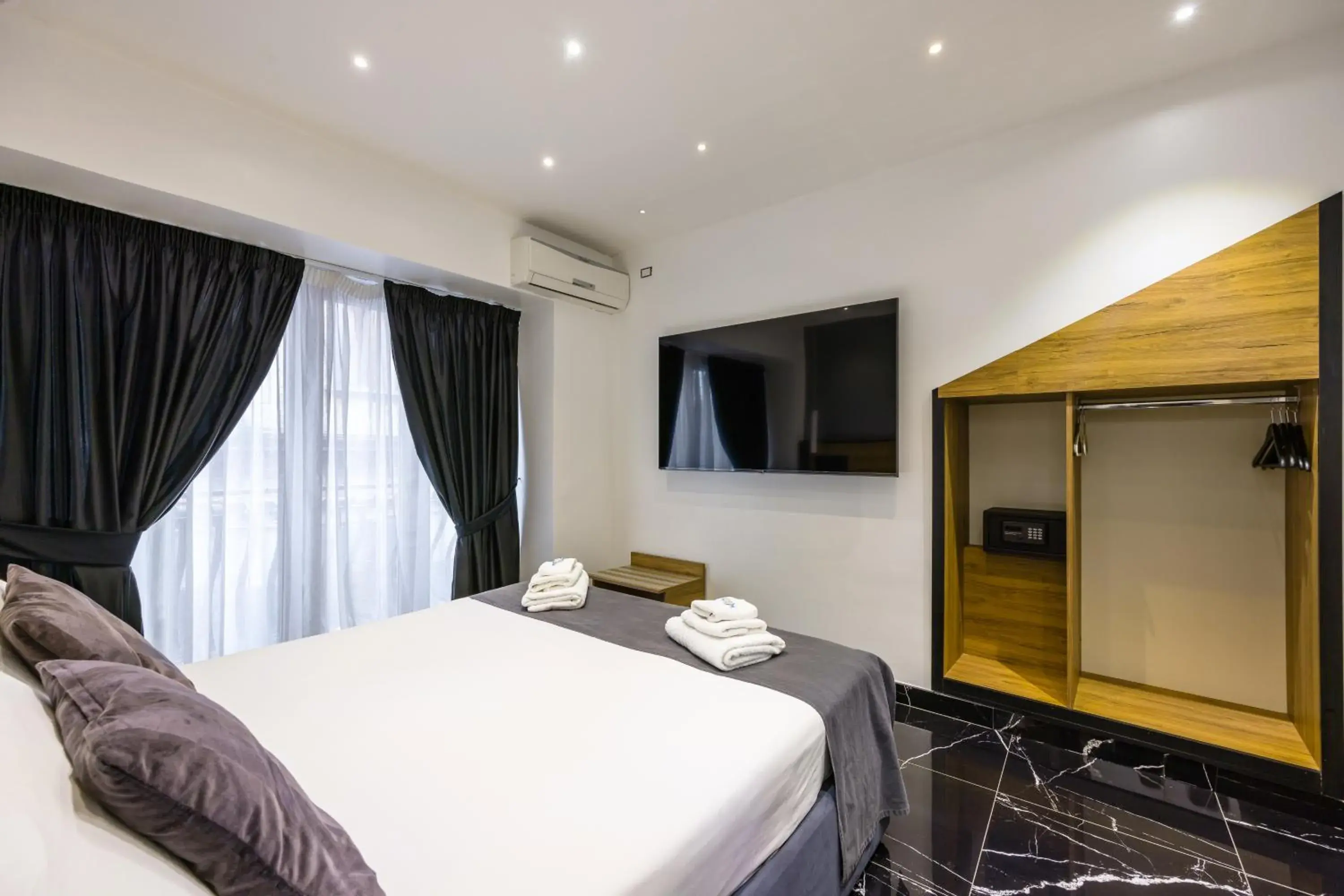 Bed in Hotel Bella Napoli Bed in Hotel Bella Napoli