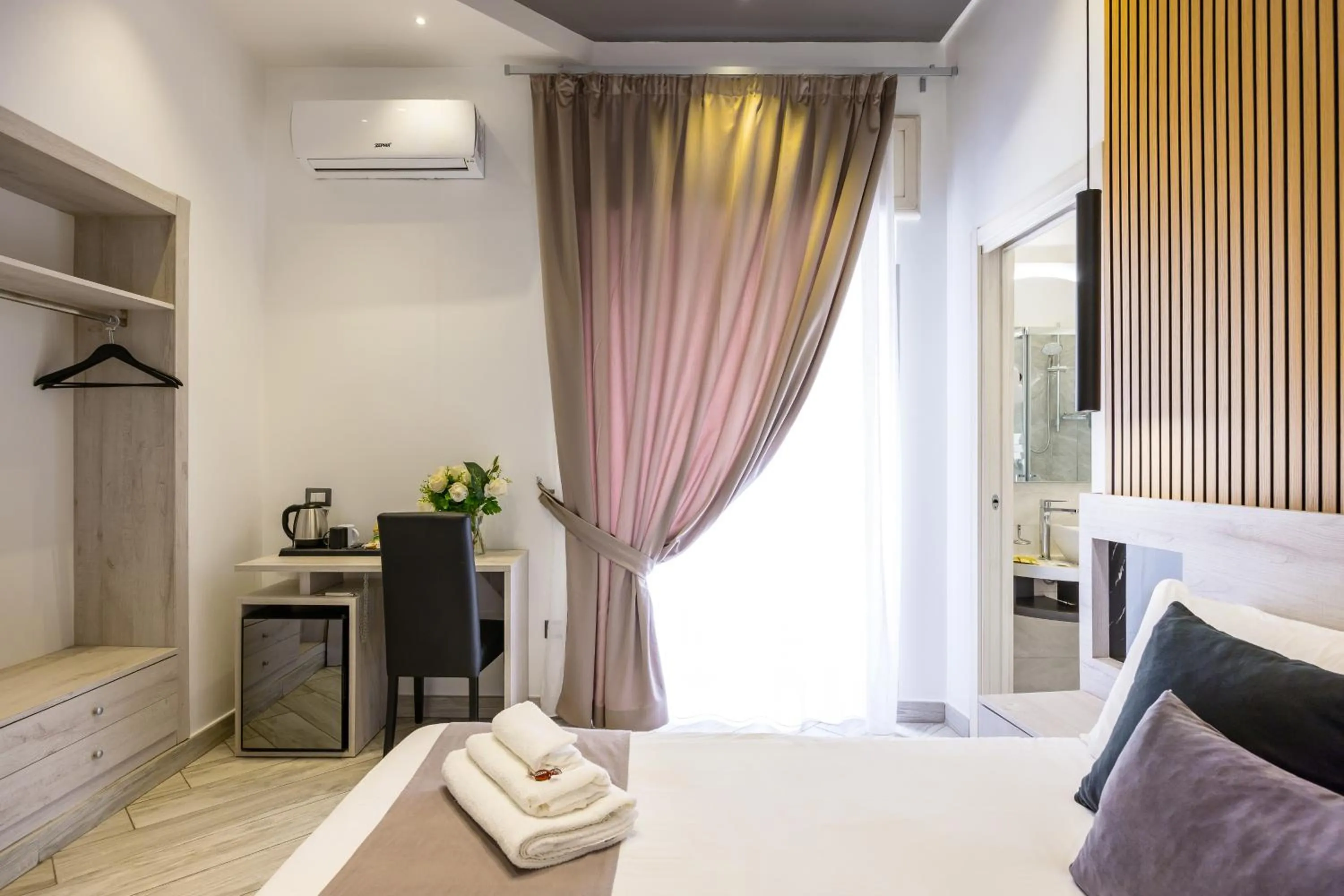 Bed in Hotel Bella Napoli