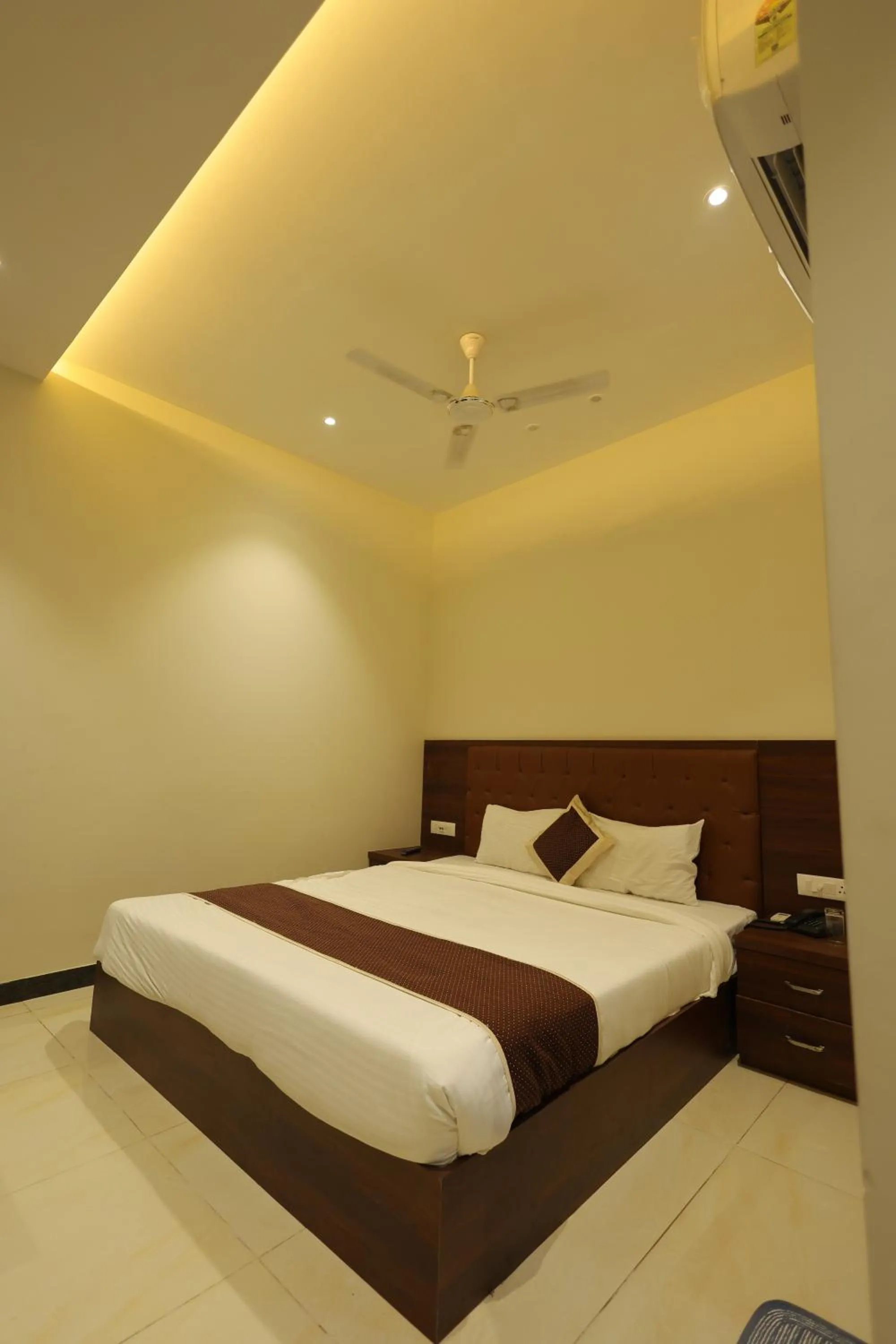 Bedroom, Bed in The Grand Tree Hotel