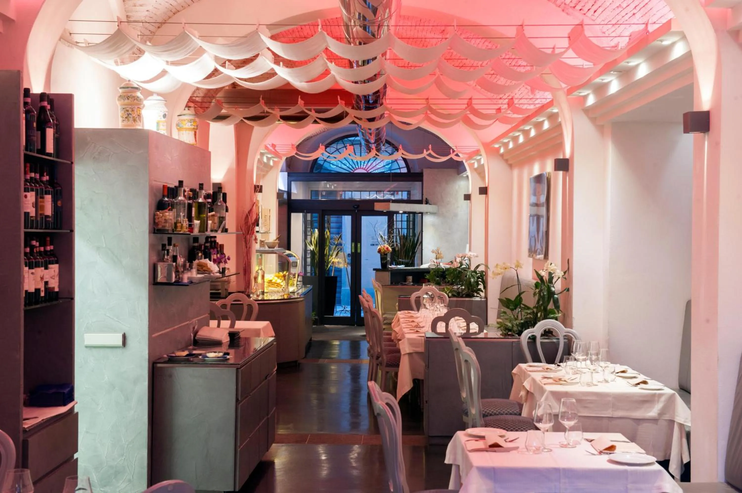 Restaurant/places to eat in Rivoli Boutique Hotel