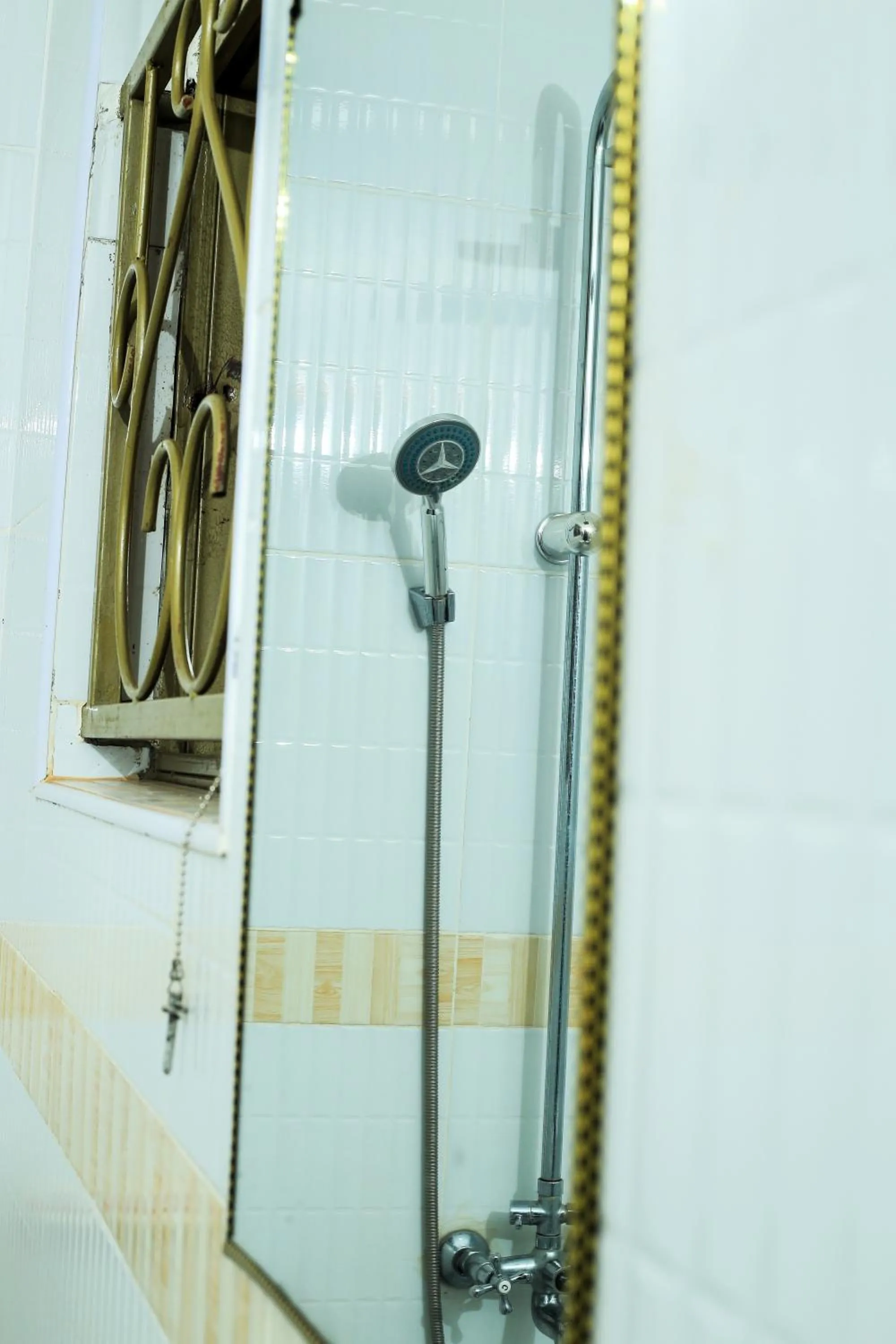 Shower in Triple Tee Gardens & Accomodation