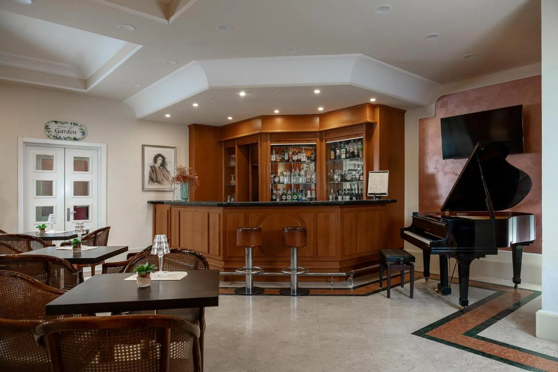 Lounge or bar in Grand Hotel Adriatico